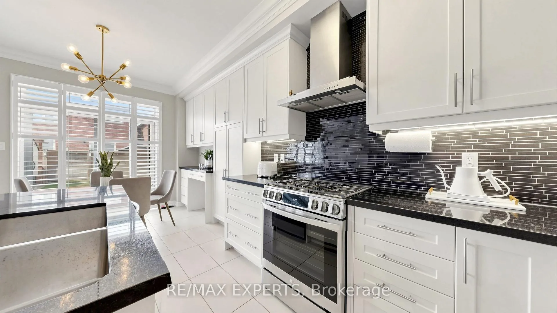Photo 12 of 22 Red Tree Drive, Vaughan, Kleinburg — HOMEH