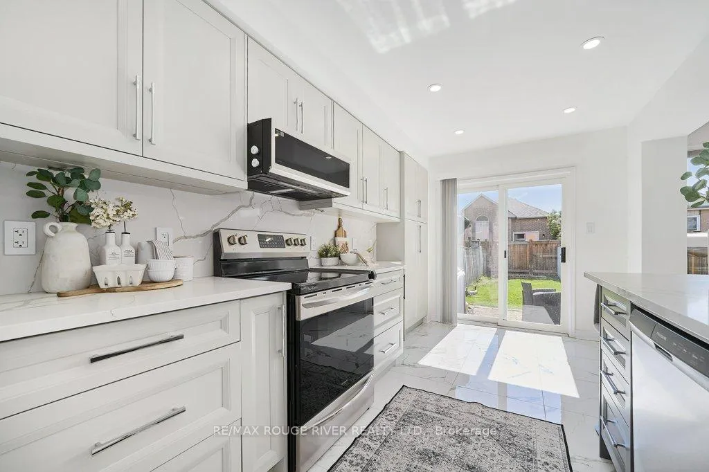 Photo 15 of 106 Tremount Street, Whitby, Rural Whitby — HOMEH