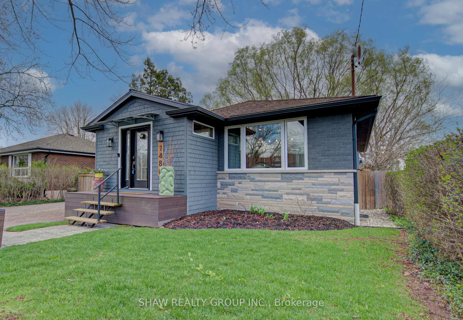 Photo 2 of 1486 Augustine Drive, Burlington, Mountainside — HOMEH