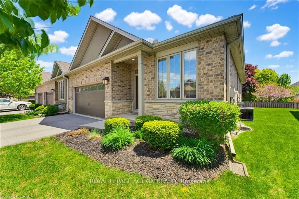 Photo 2 of Unit #9, 30 Cedar Street, Brant, Paris — HOMEH