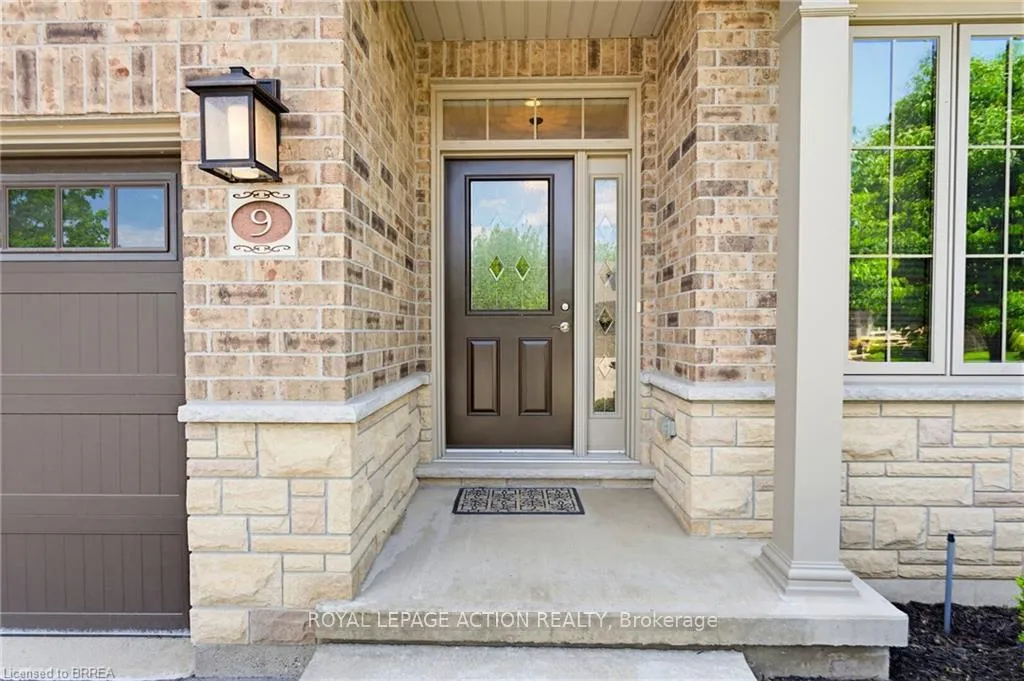 Photo 3 of Unit #9, 30 Cedar Street, Brant, Paris — HOMEH