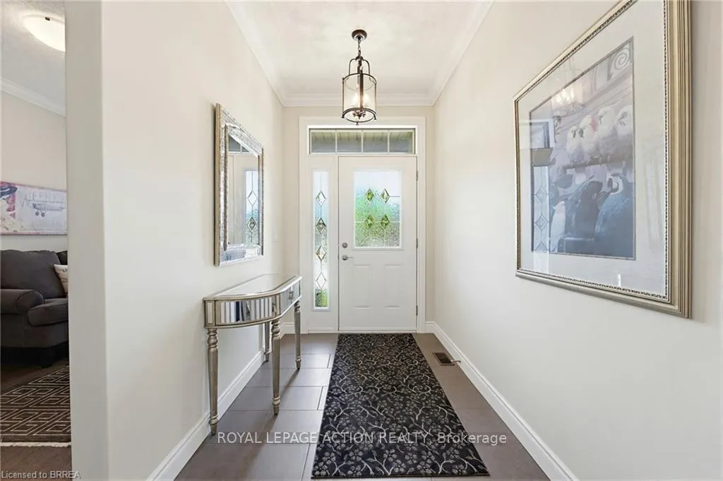 Photo 4 of Unit #9, 30 Cedar Street, Brant, Paris — HOMEH