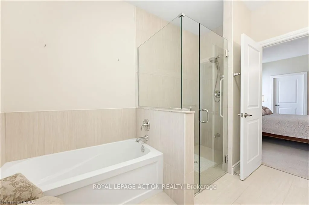 Photo 18 of Unit #9, 30 Cedar Street, Brant, Paris — HOMEH