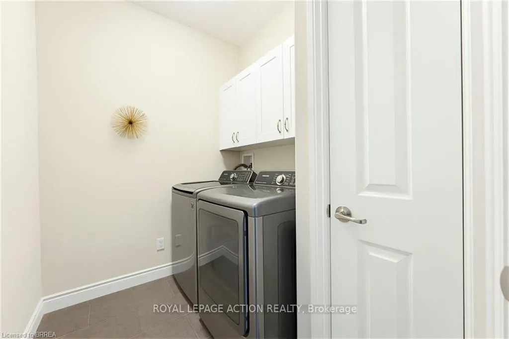 Photo 19 of Unit #9, 30 Cedar Street, Brant, Paris — HOMEH