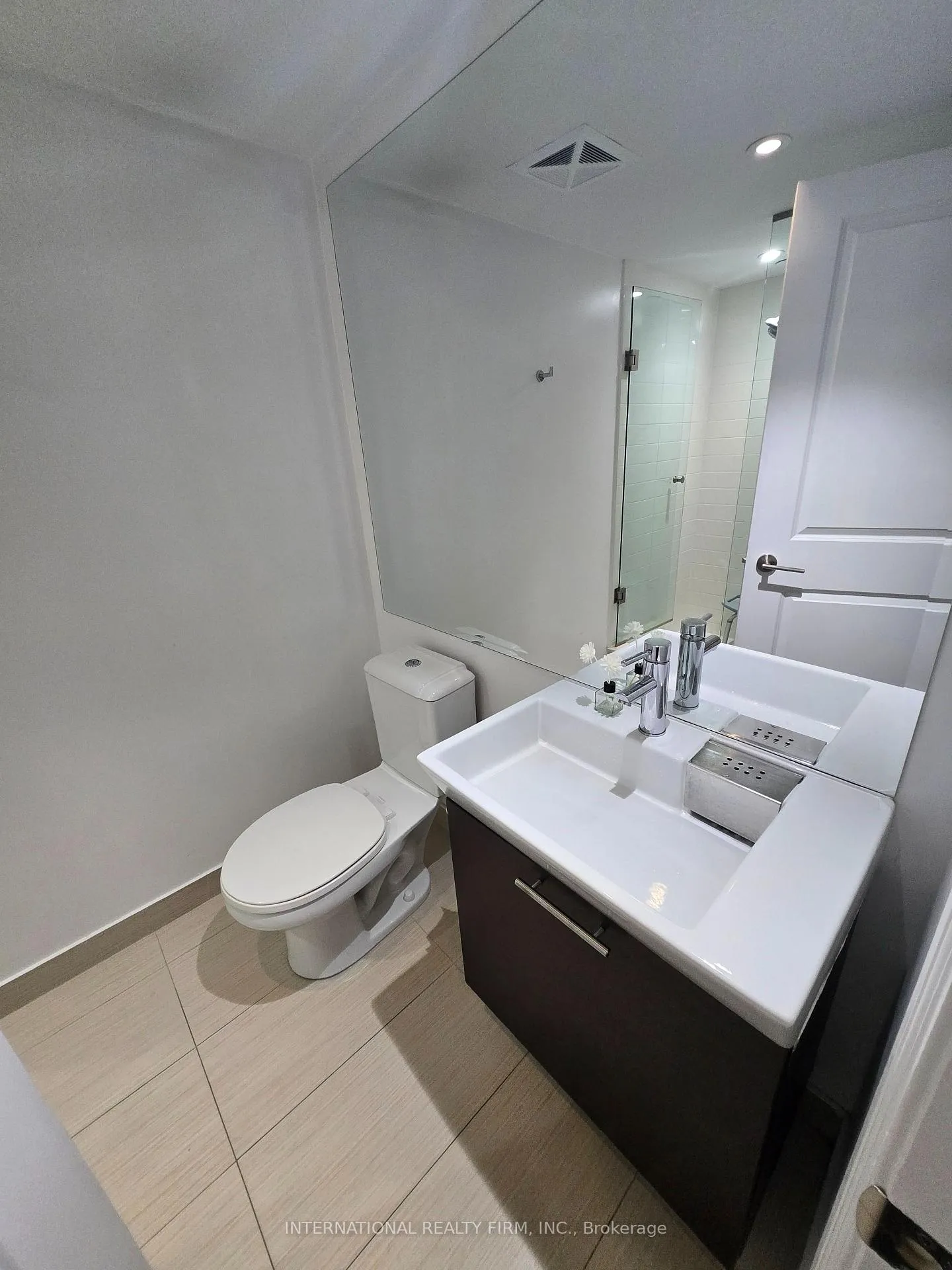 Photo 5 of Unit 3404, 386 Yonge Street, Toronto, Bay Street Corridor — HOMEH