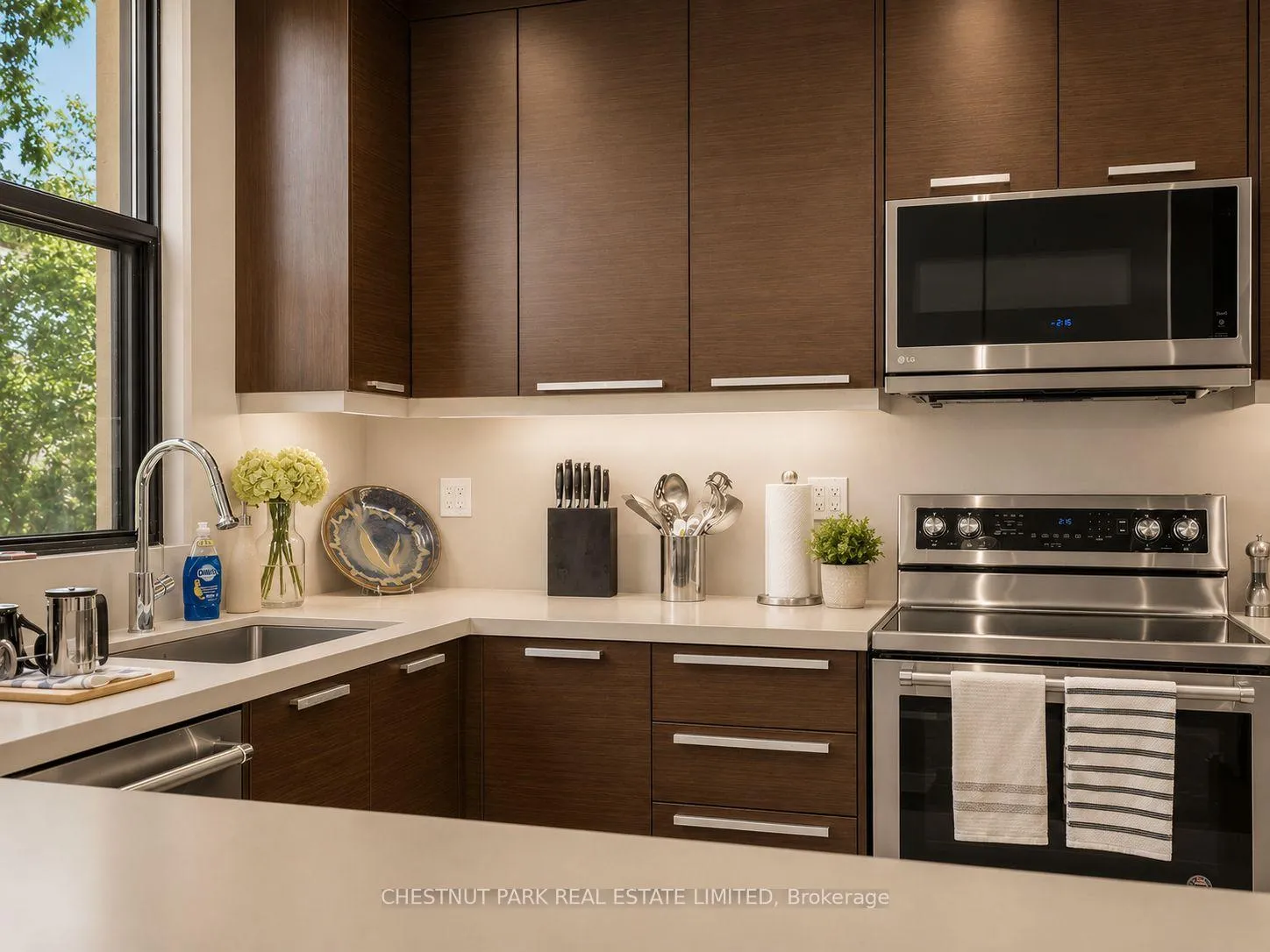 Photo 8 of Unit 100, 616 Avenue Road, Toronto, Casa Loma — HOMEH