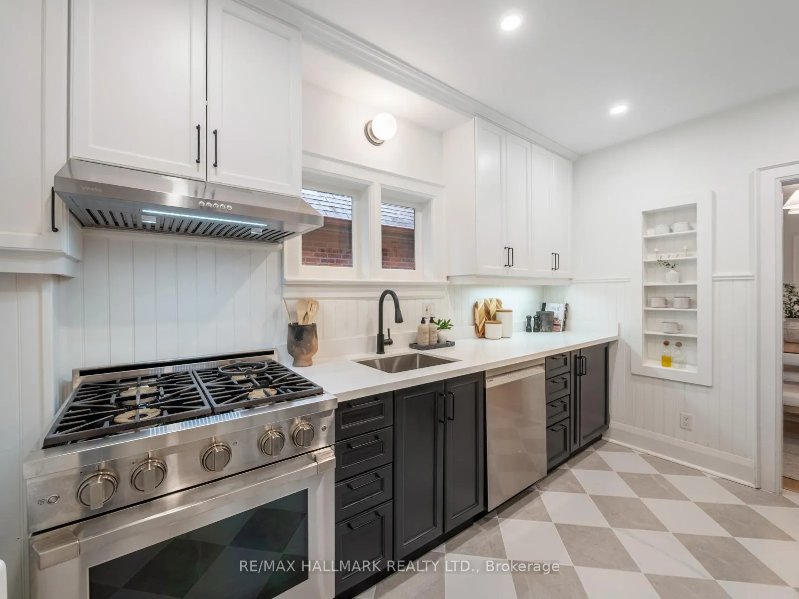 Photo 12 of 33 Mortimer Avenue, Toronto, Broadview North — HOMEH