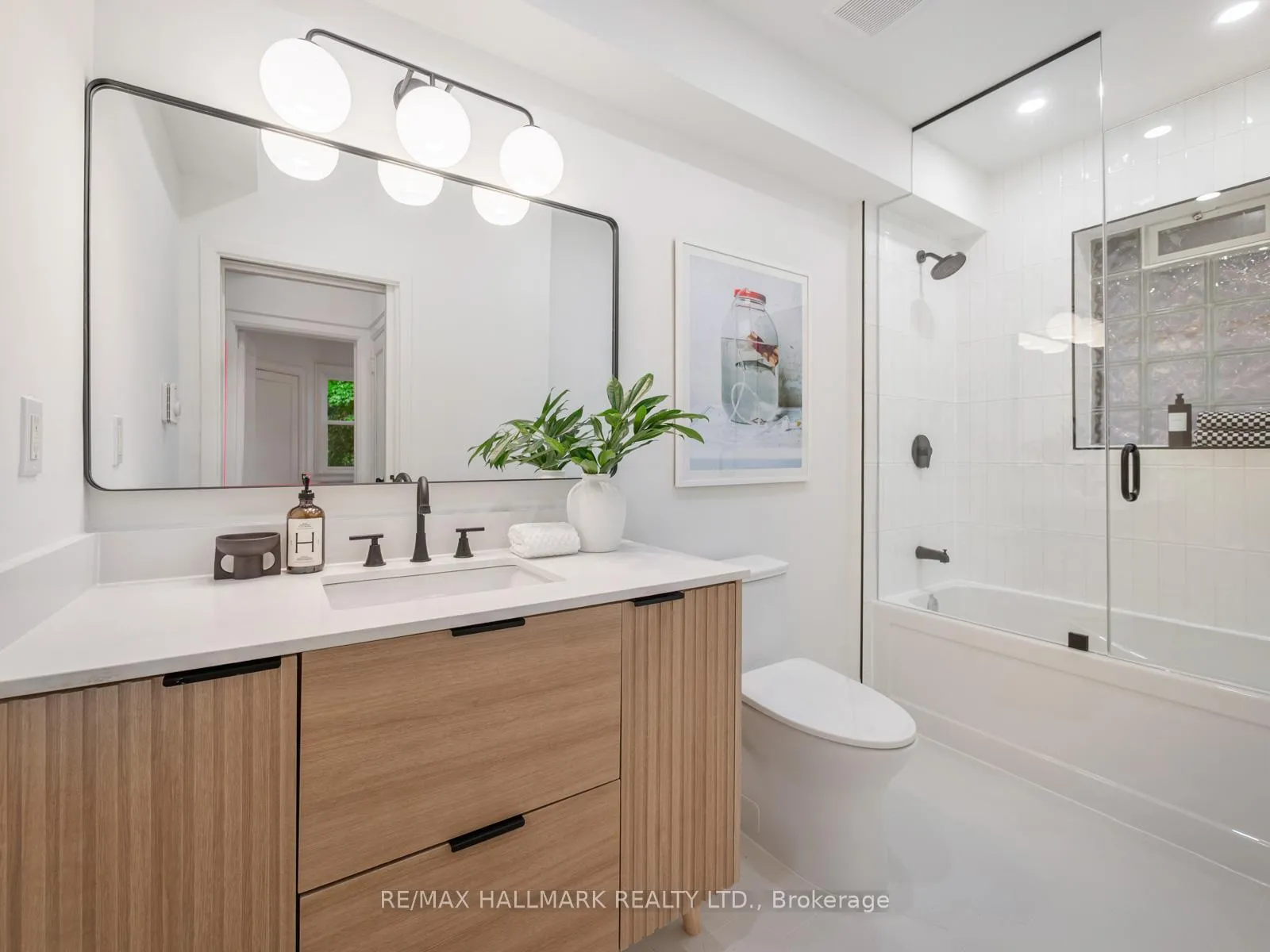 Photo 17 of 33 Mortimer Avenue, Toronto, Broadview North — HOMEH
