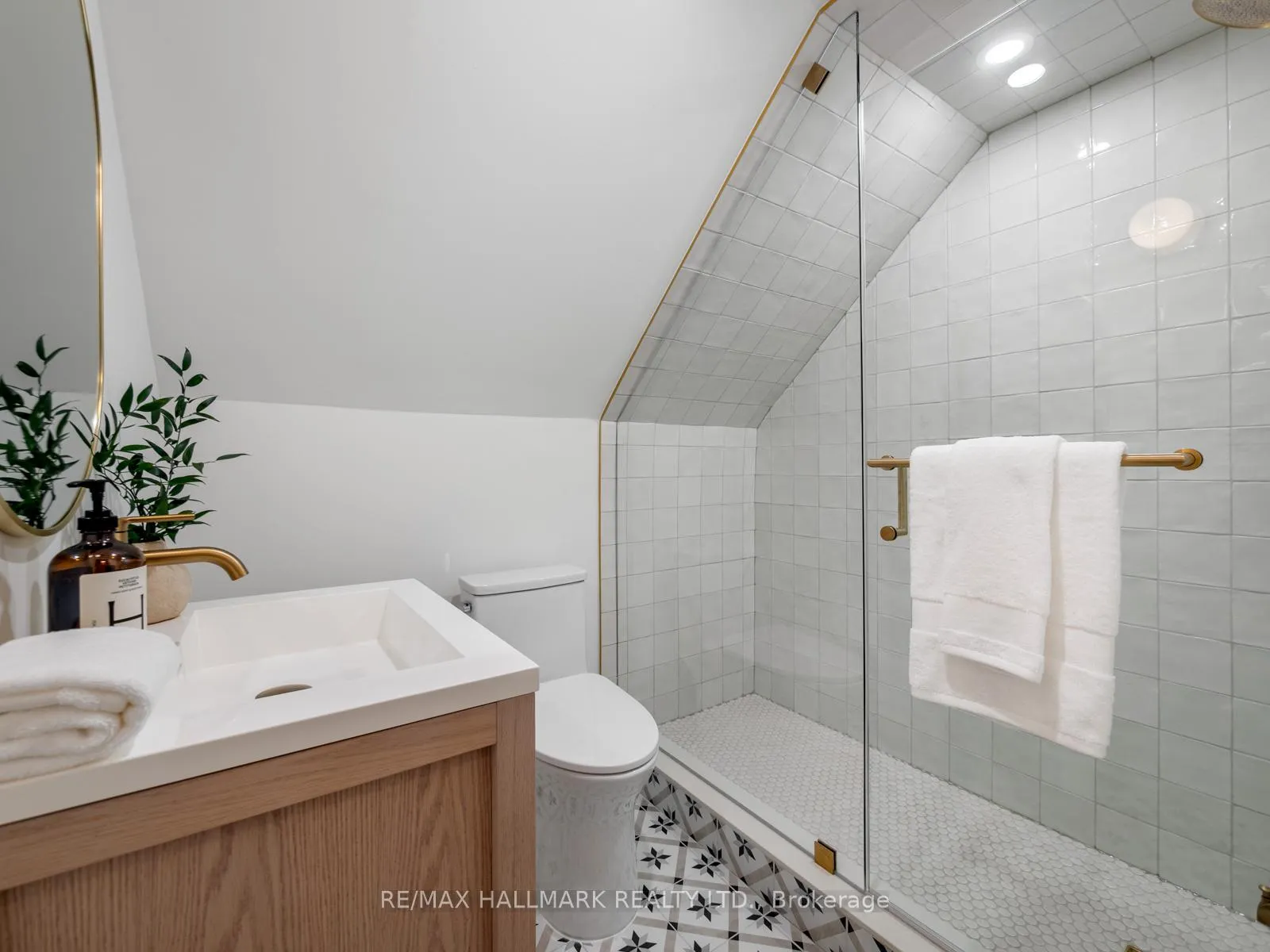 Photo 27 of 33 Mortimer Avenue, Toronto, Broadview North — HOMEH
