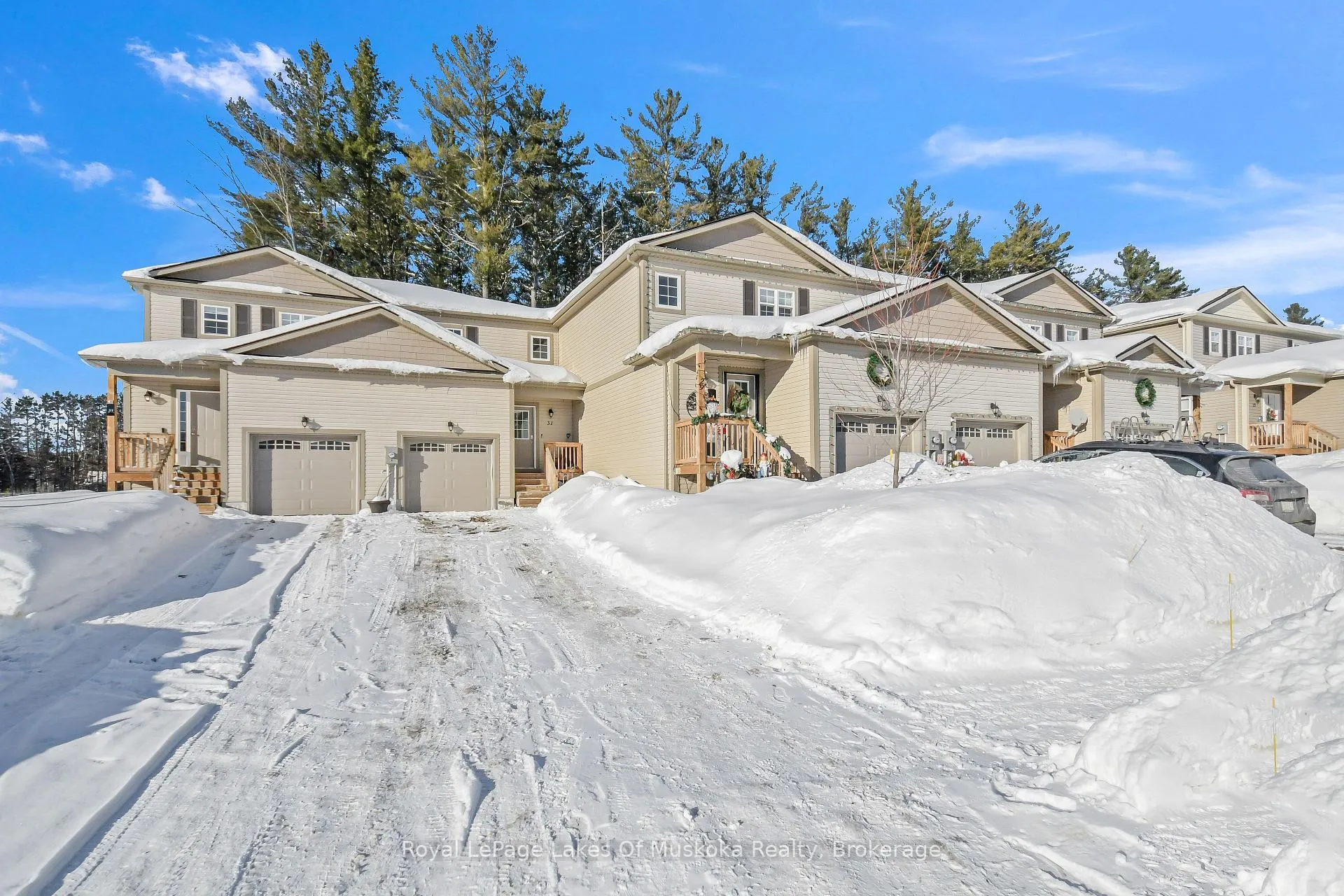 Photo 2 of 31 Nicole Park Place, Bracebridge, Macaulay — HOMEH