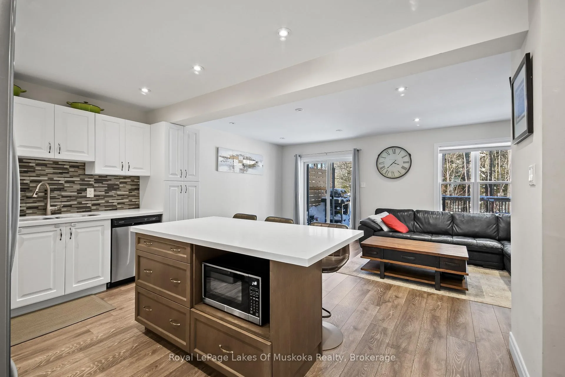 Photo 10 of 31 Nicole Park Place, Bracebridge, Macaulay — HOMEH