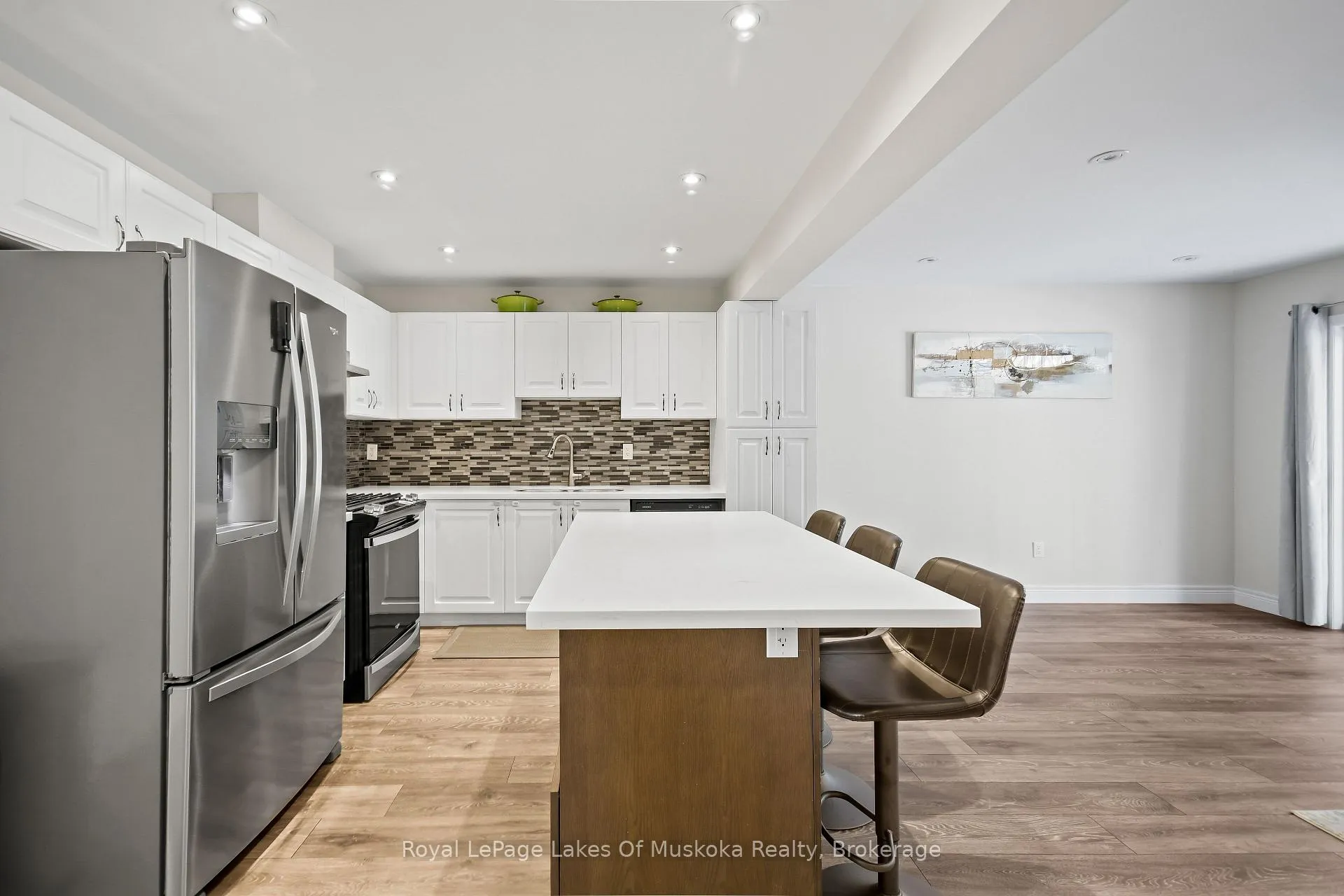 Photo 11 of 31 Nicole Park Place, Bracebridge, Macaulay — HOMEH