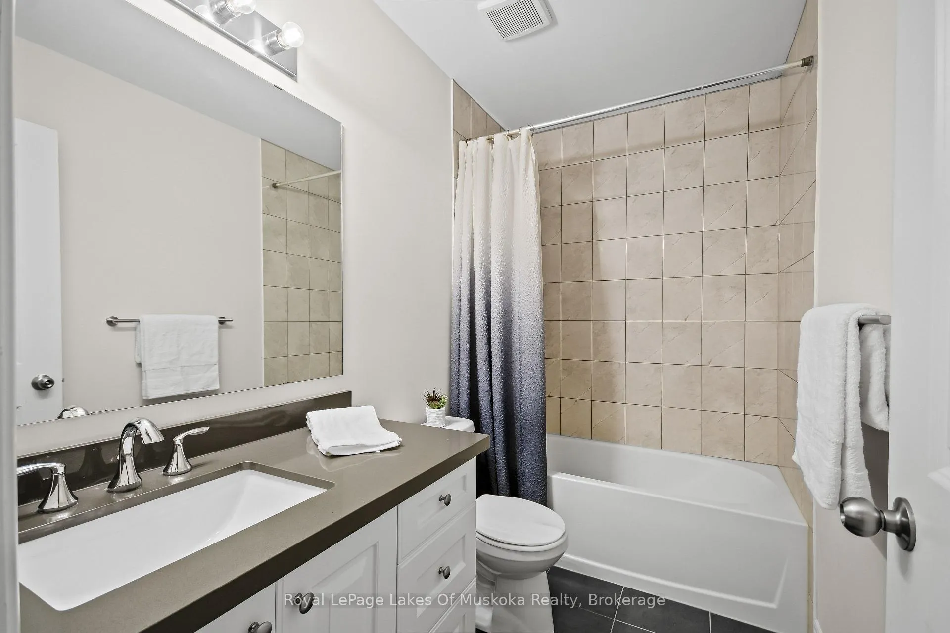 Photo 23 of 31 Nicole Park Place, Bracebridge, Macaulay — HOMEH