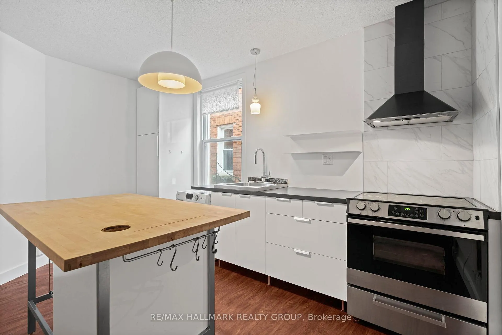 Photo 10 of 378 Booth Street, Ottawa, West Centre Town — HOMEH