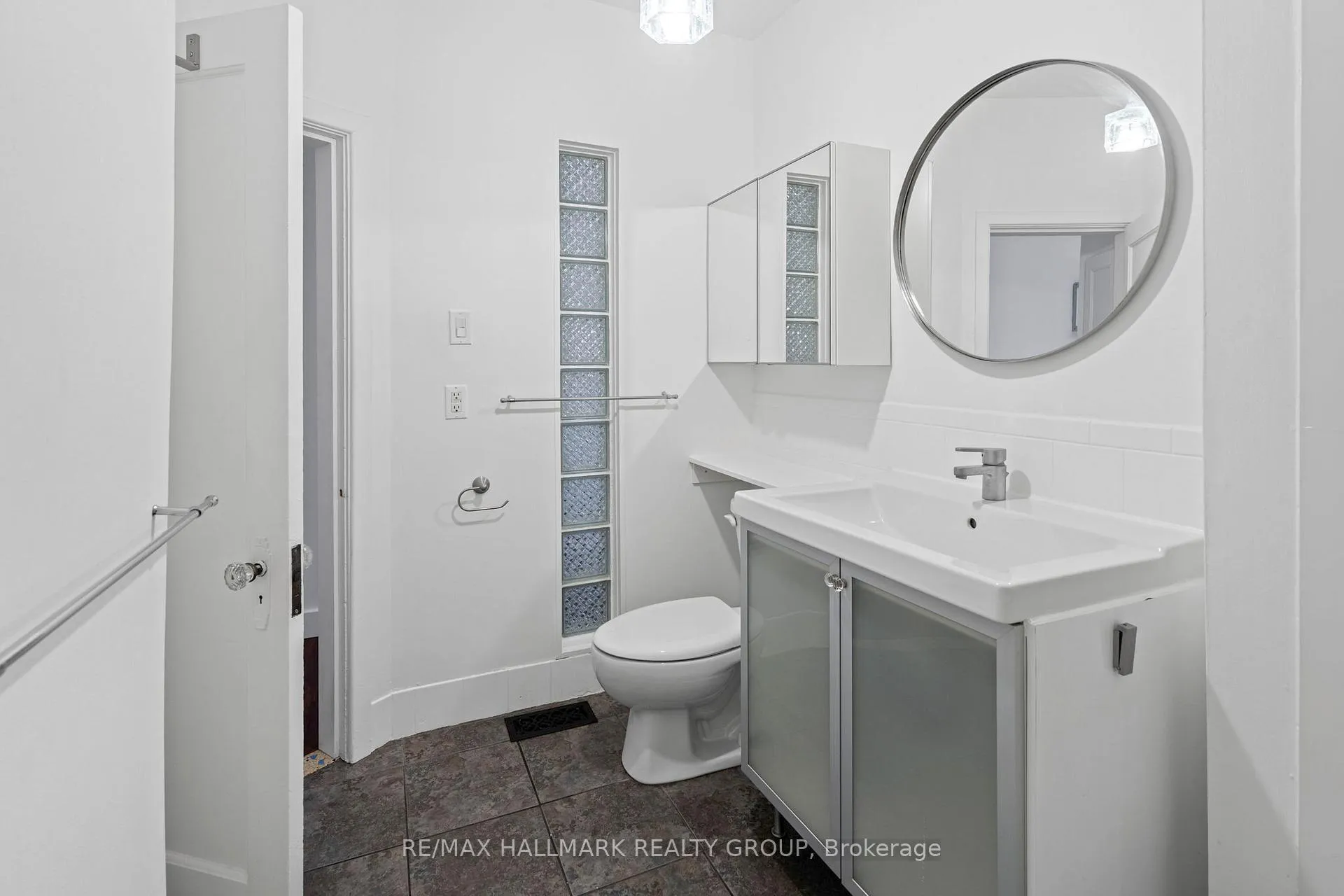 Photo 13 of 378 Booth Street, Ottawa, West Centre Town — HOMEH