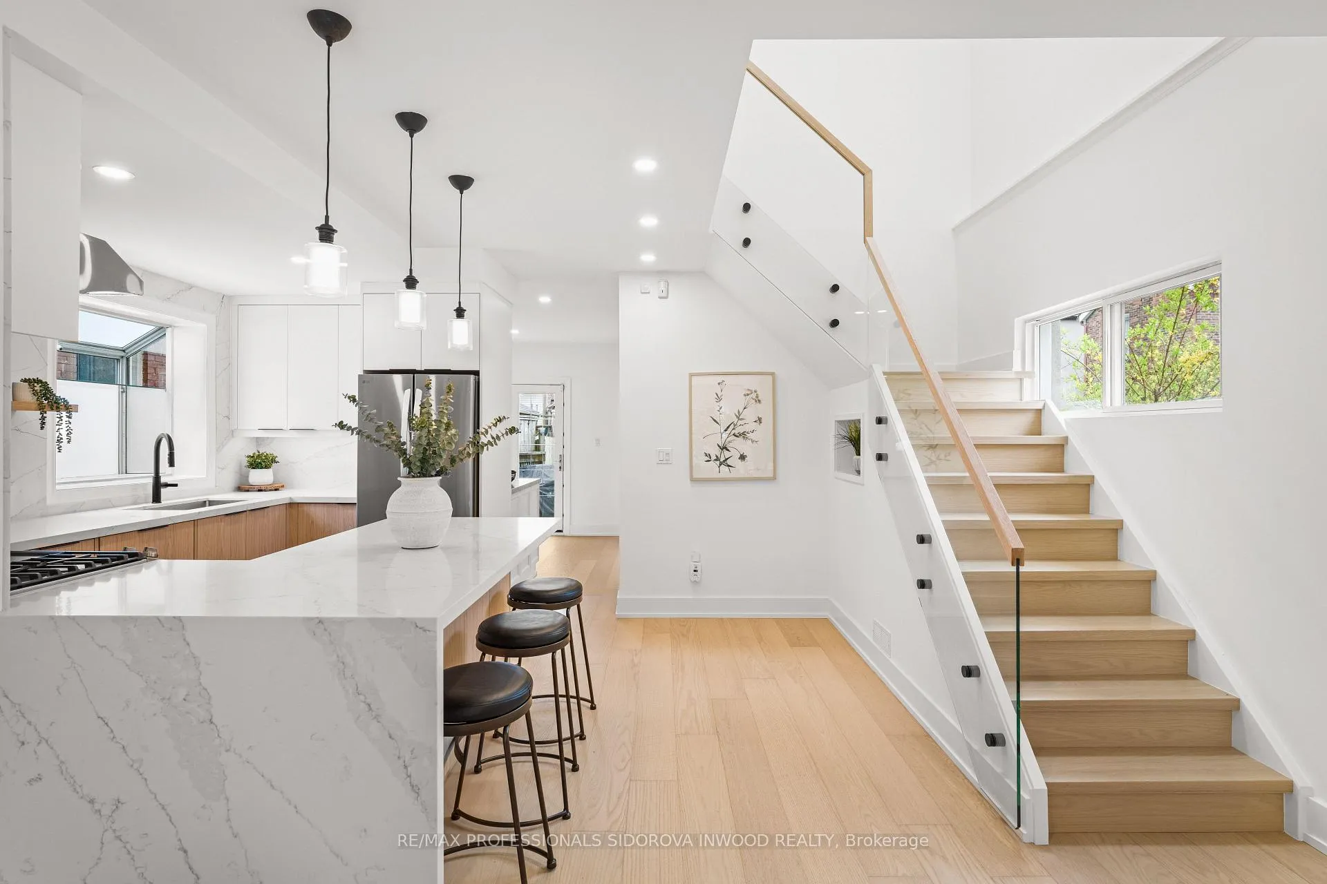 Photo 11 of 2 Ostend Avenue, Toronto, High Park-Swansea — HOMEH