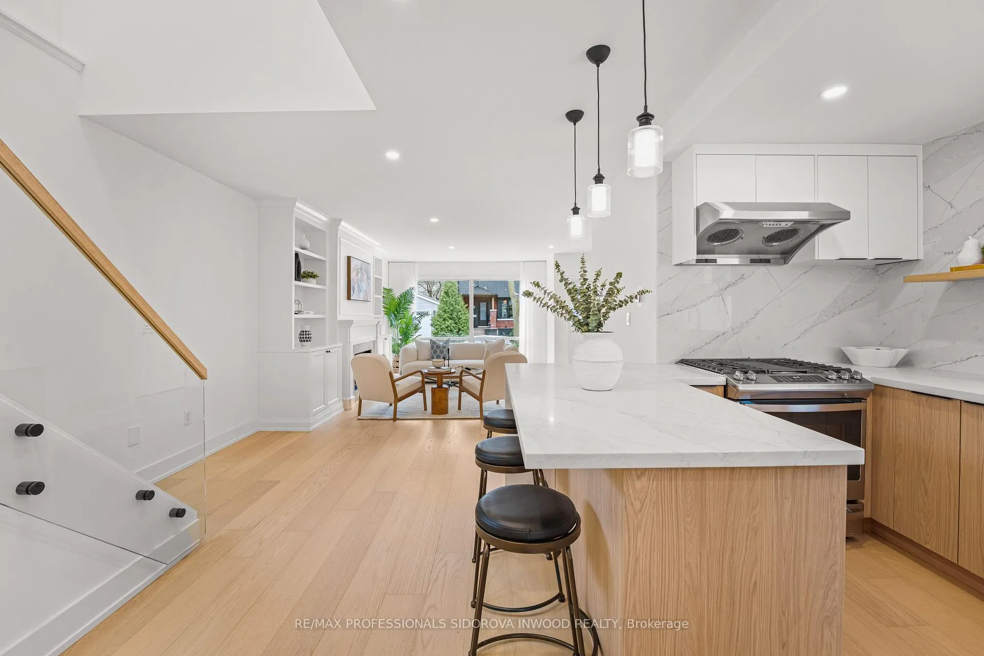 Photo 12 of 2 Ostend Avenue, Toronto, High Park-Swansea — HOMEH