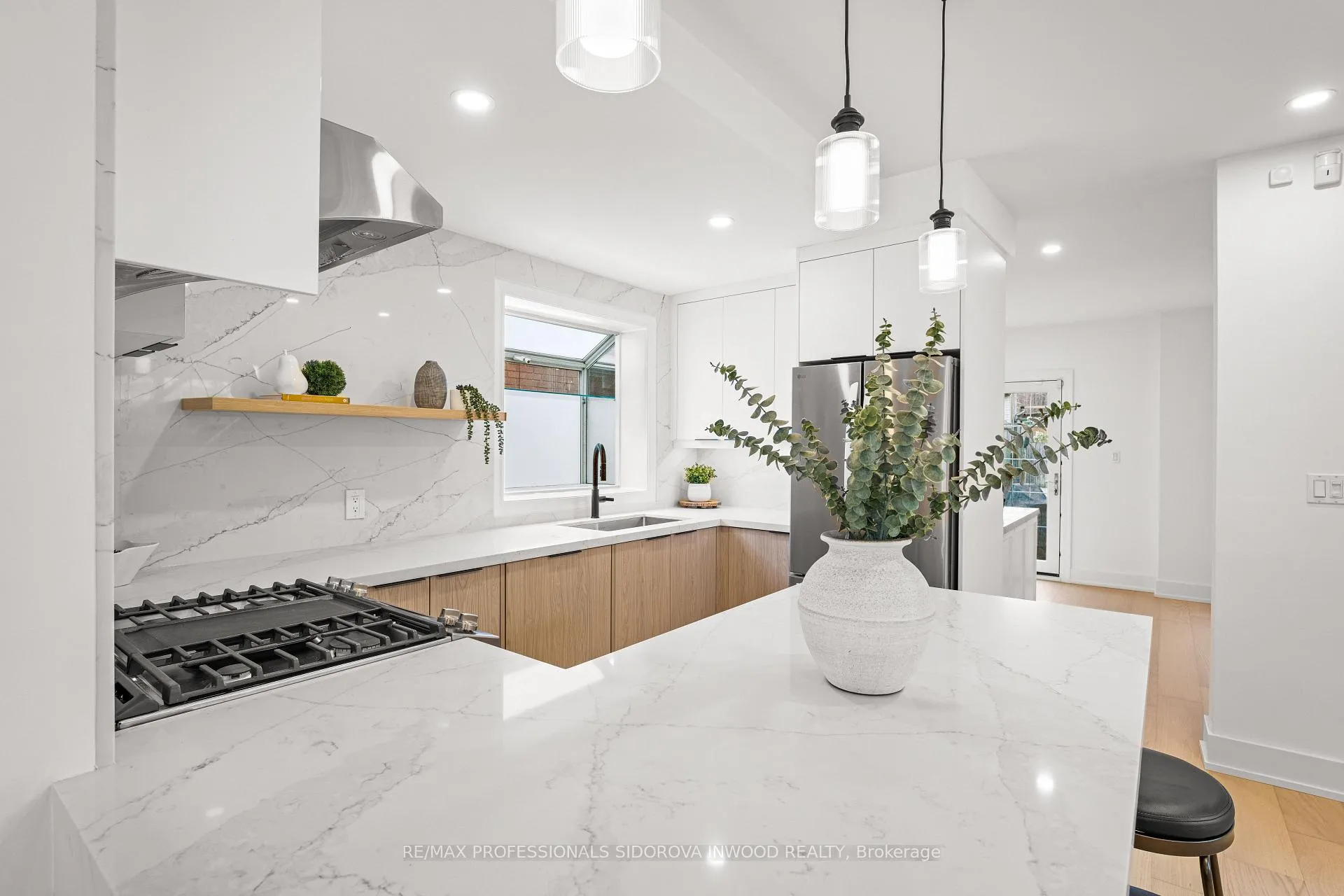 Photo 14 of 2 Ostend Avenue, Toronto, High Park-Swansea — HOMEH