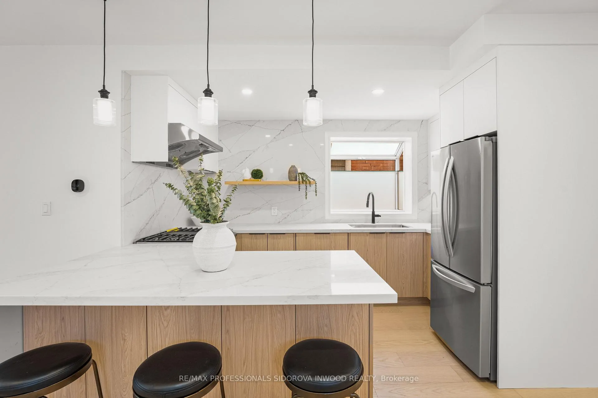 Photo 15 of 2 Ostend Avenue, Toronto, High Park-Swansea — HOMEH