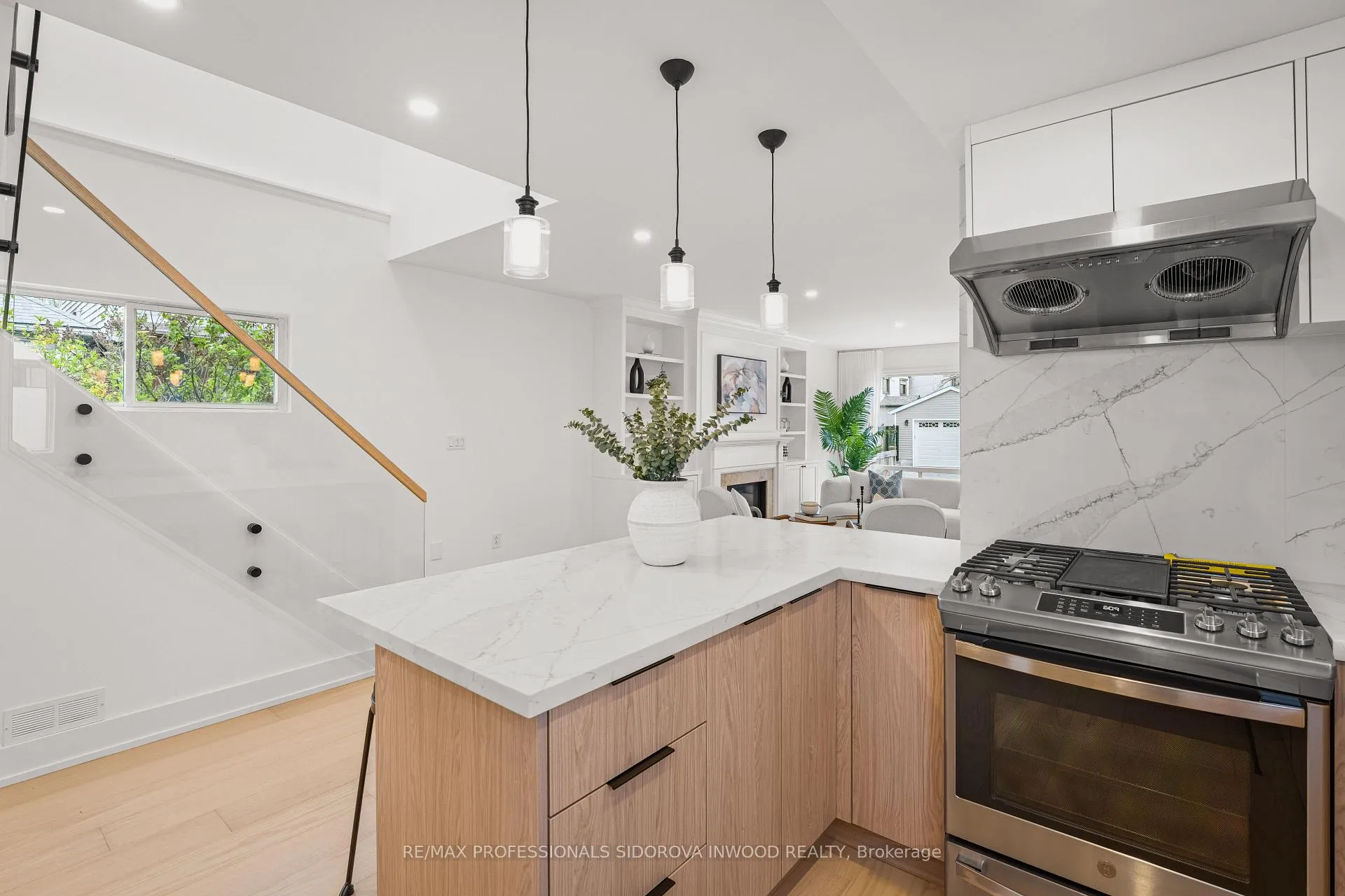 Photo 16 of 2 Ostend Avenue, Toronto, High Park-Swansea — HOMEH