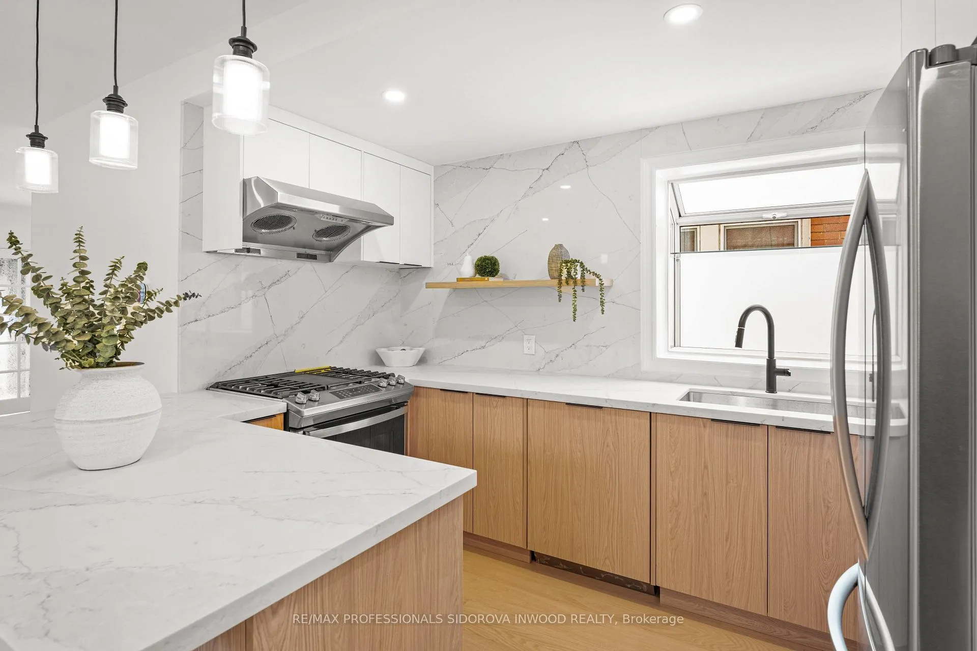 Photo 17 of 2 Ostend Avenue, Toronto, High Park-Swansea — HOMEH