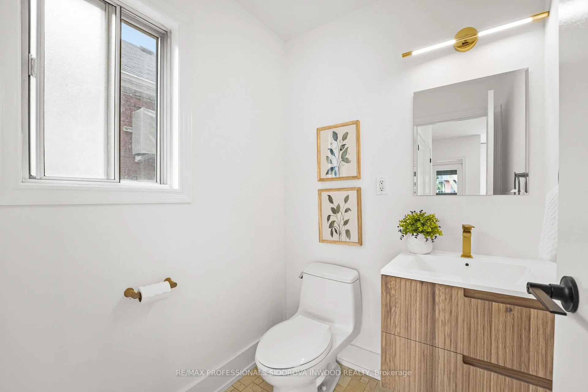 Photo 21 of 2 Ostend Avenue, Toronto, High Park-Swansea — HOMEH