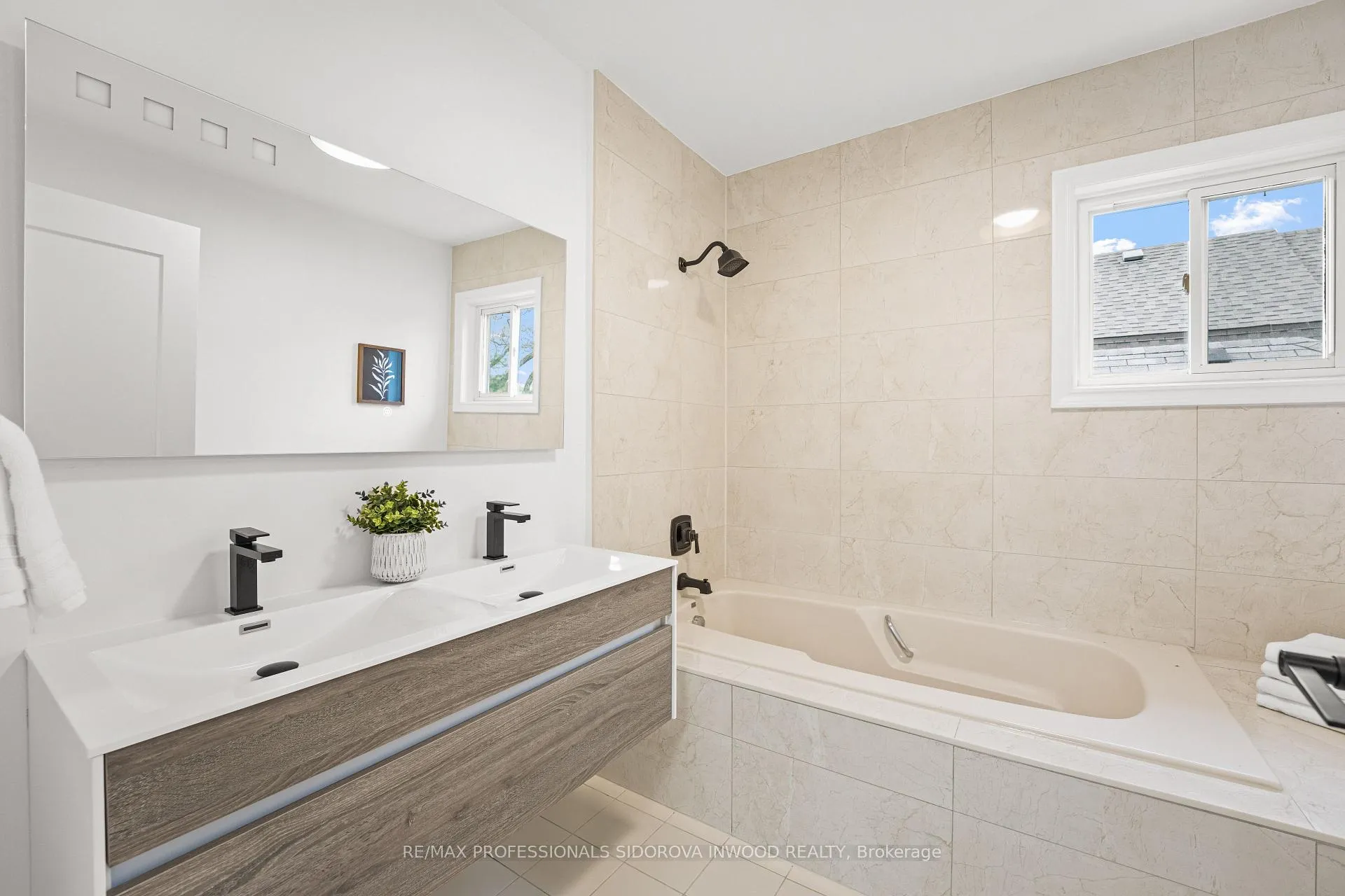 Photo 31 of 2 Ostend Avenue, Toronto, High Park-Swansea — HOMEH