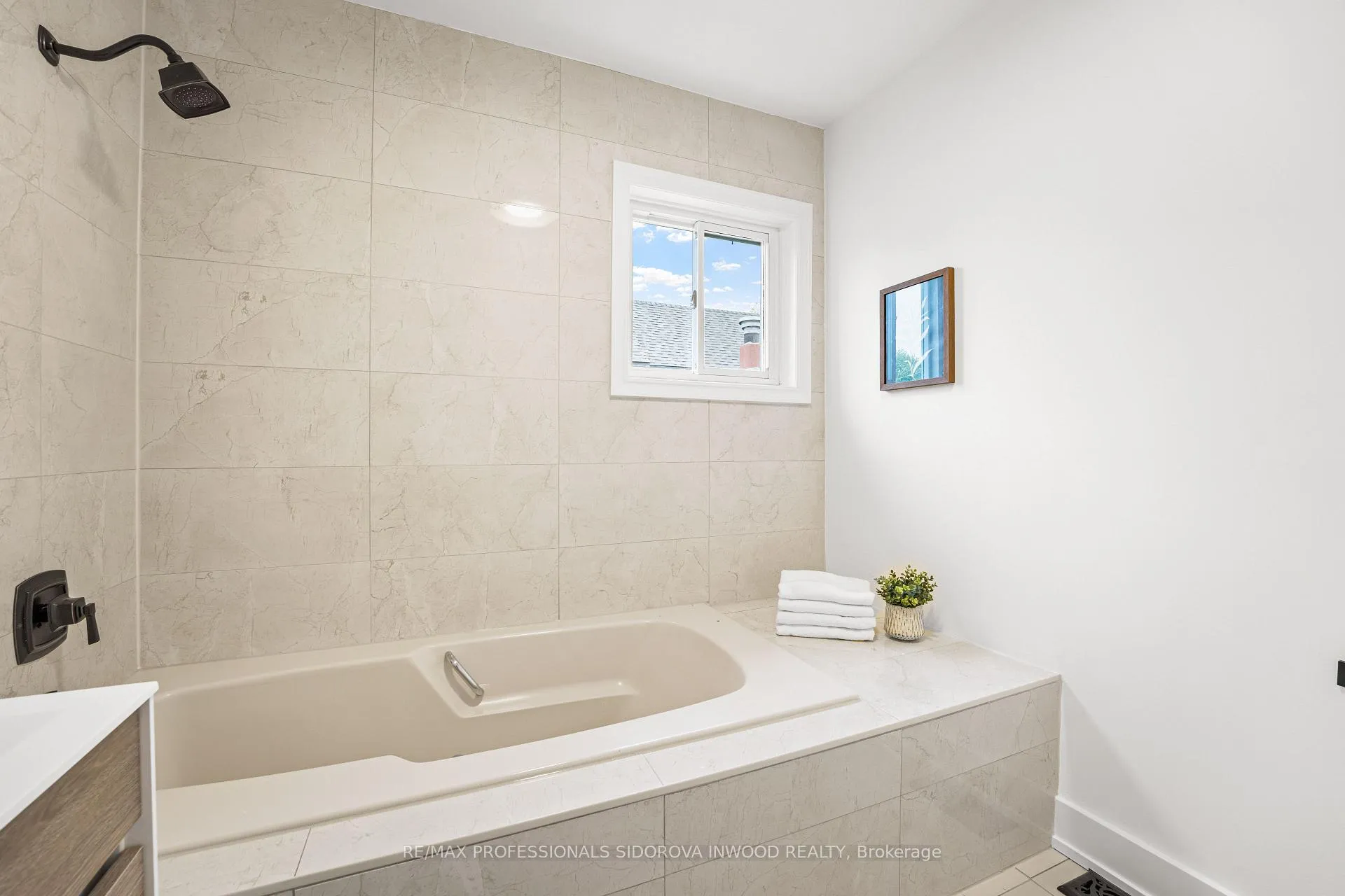 Photo 32 of 2 Ostend Avenue, Toronto, High Park-Swansea — HOMEH