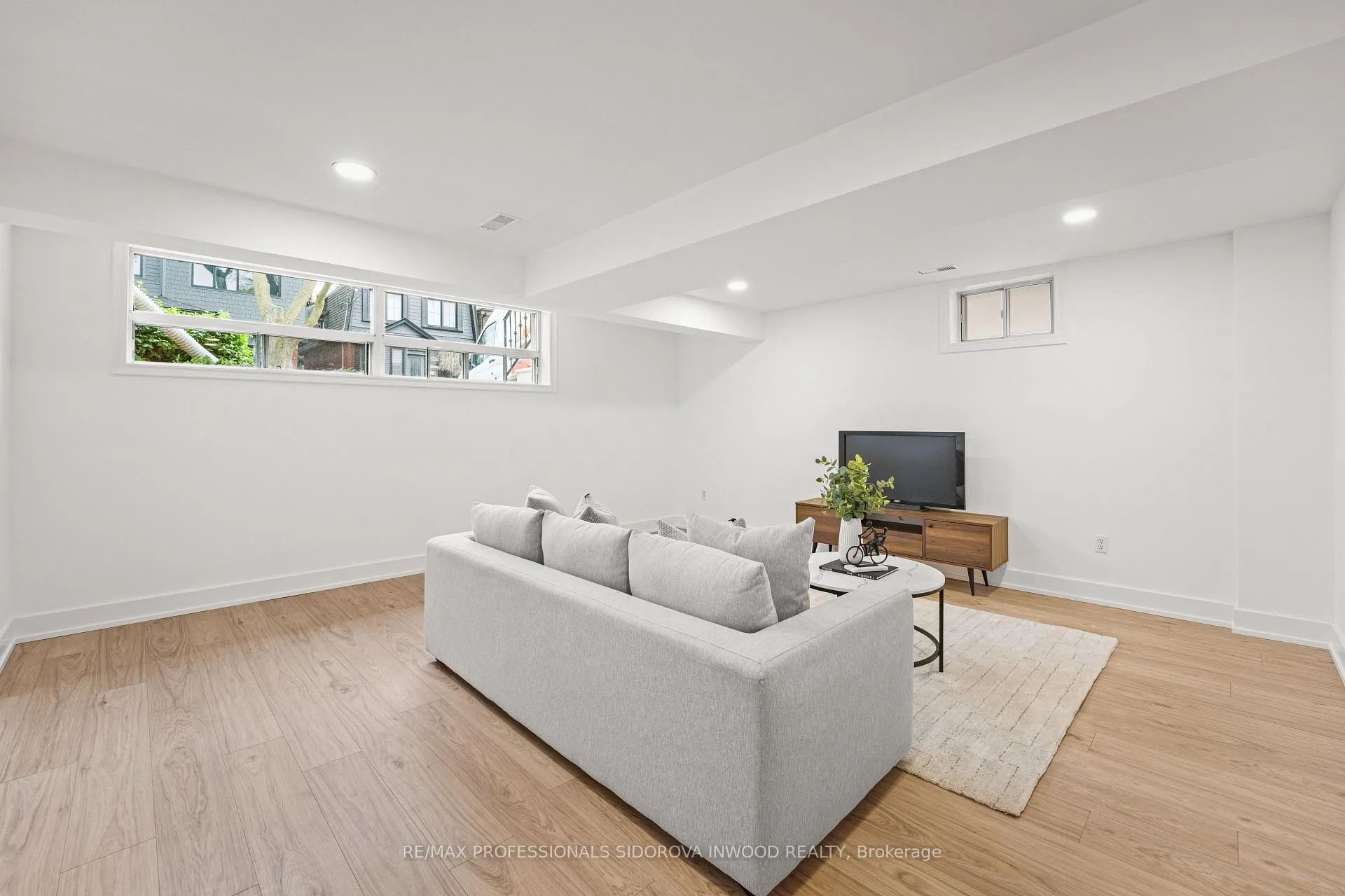 Photo 35 of 2 Ostend Avenue, Toronto, High Park-Swansea — HOMEH