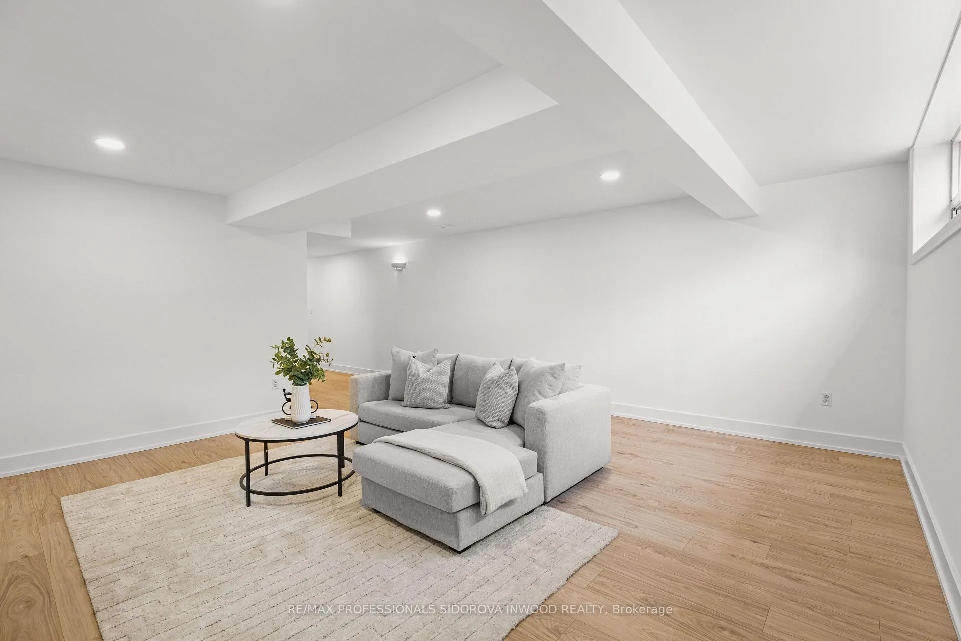 Photo 36 of 2 Ostend Avenue, Toronto, High Park-Swansea — HOMEH