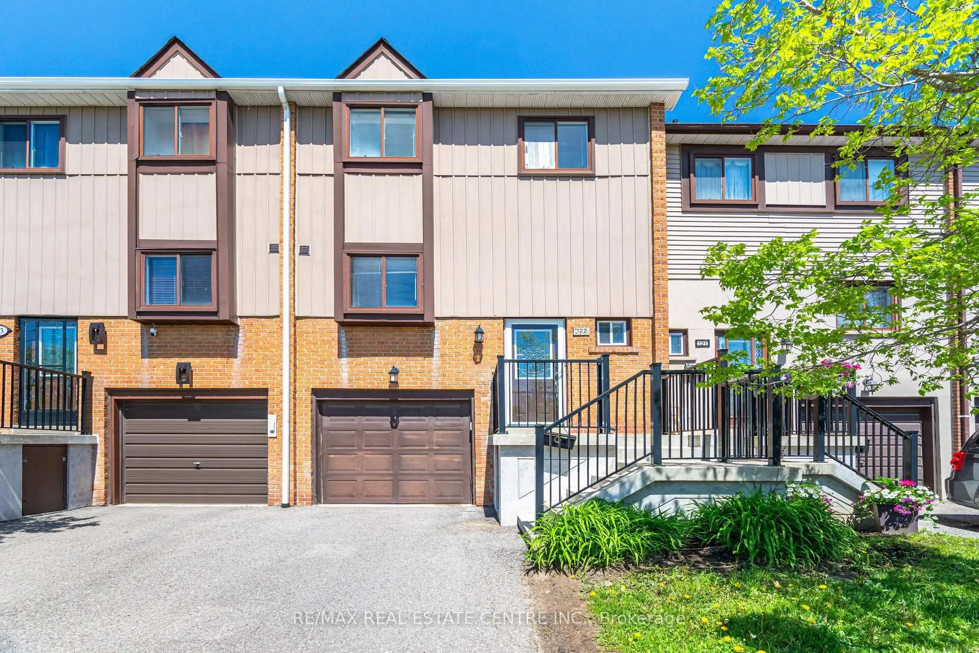 Front of 122 Moregate Crescent