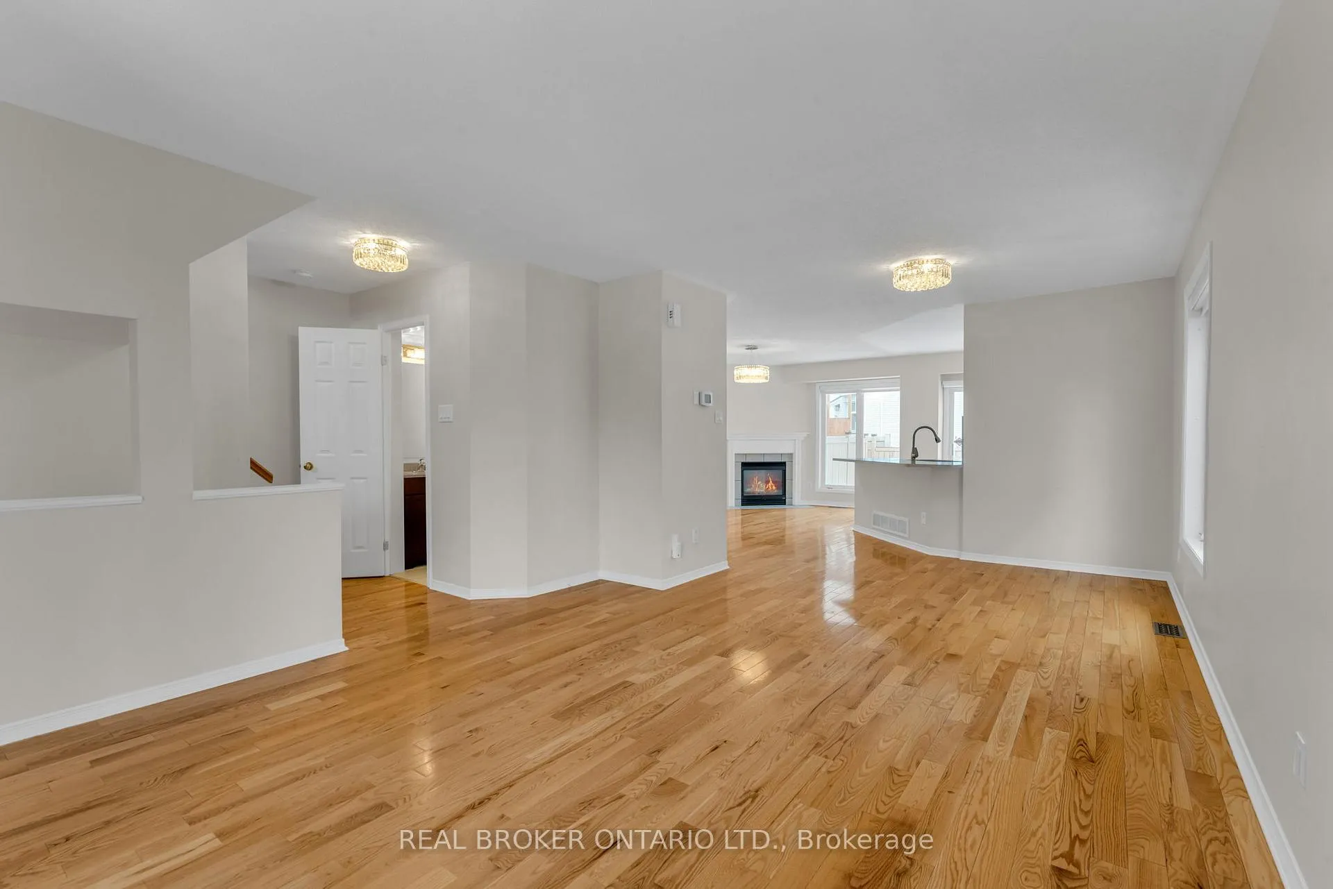 Photo 5 of 1133 Clyde Avenue, Ottawa, Central Park — HOMEH