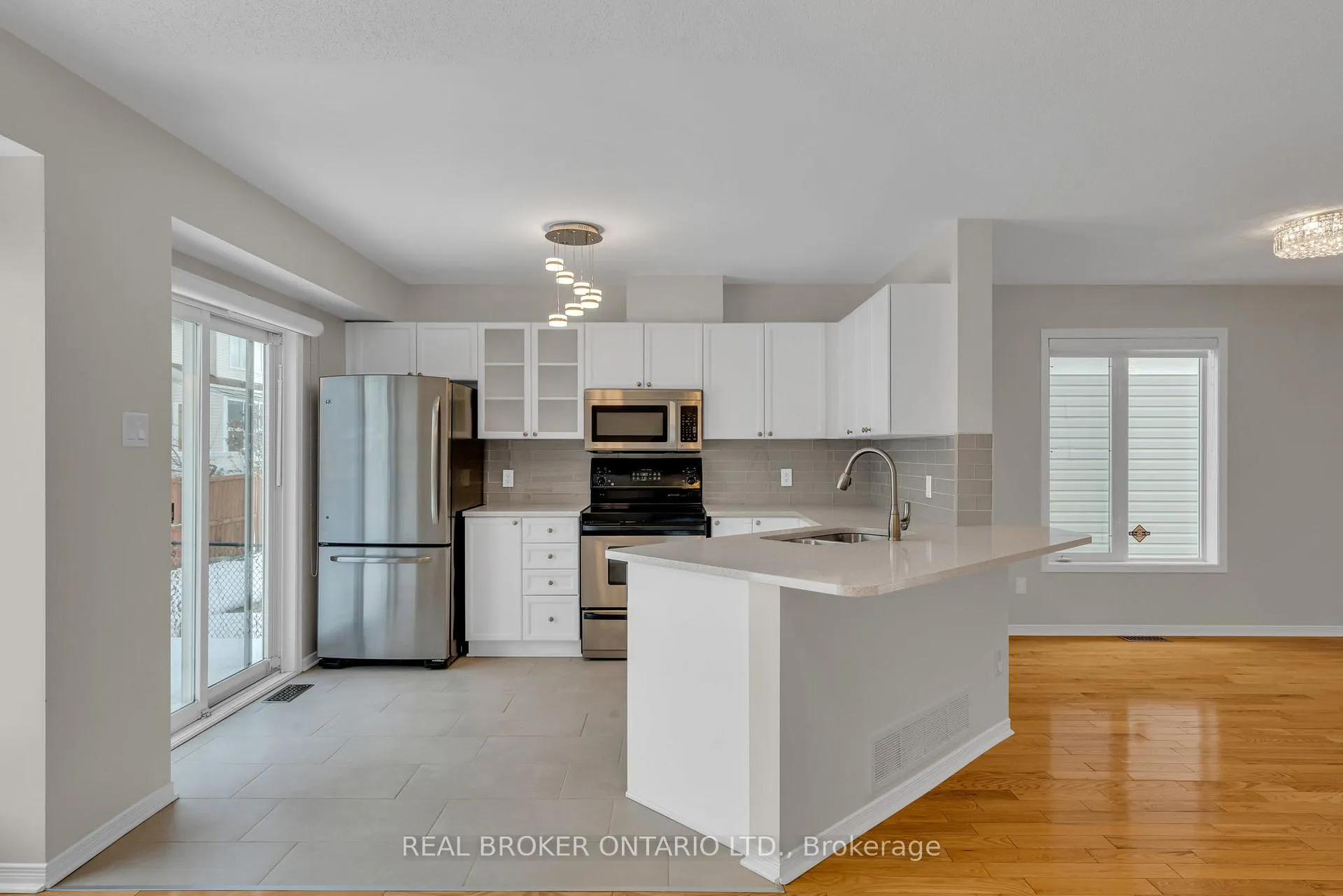 Photo 7 of 1133 Clyde Avenue, Ottawa, Central Park — HOMEH