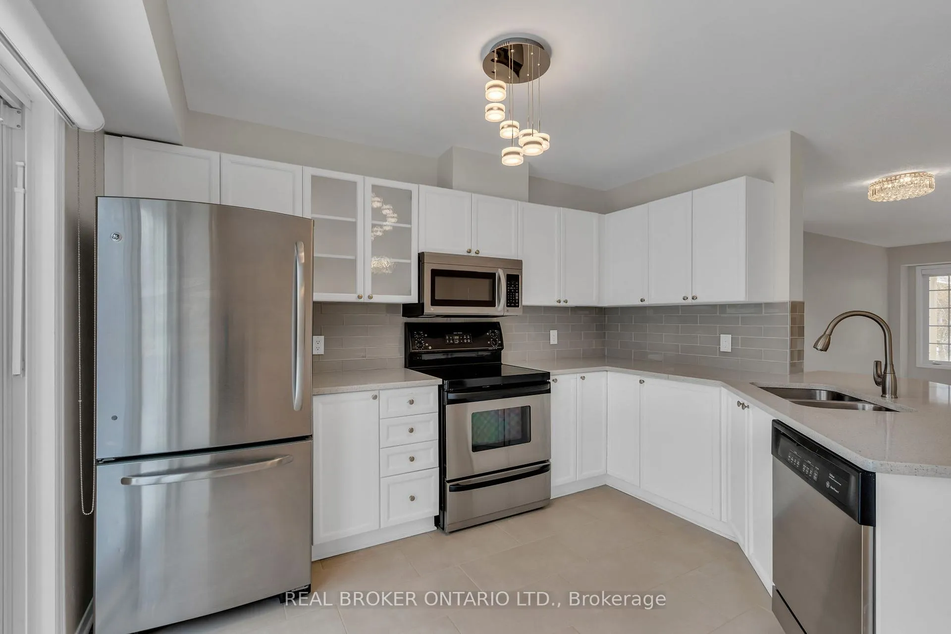 Photo 8 of 1133 Clyde Avenue, Ottawa, Central Park — HOMEH
