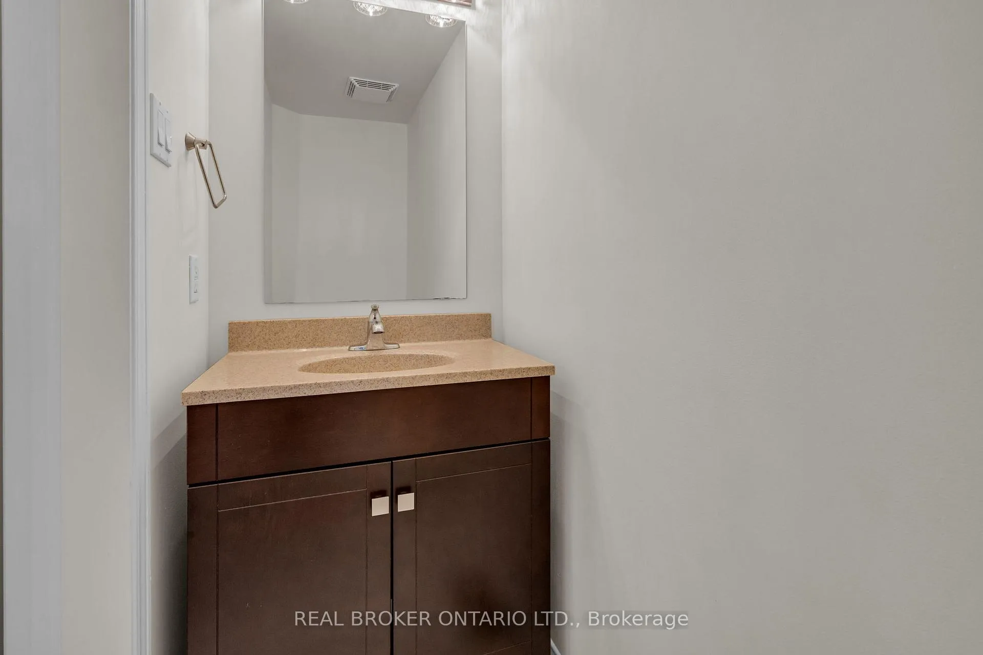 Photo 10 of 1133 Clyde Avenue, Ottawa, Central Park — HOMEH