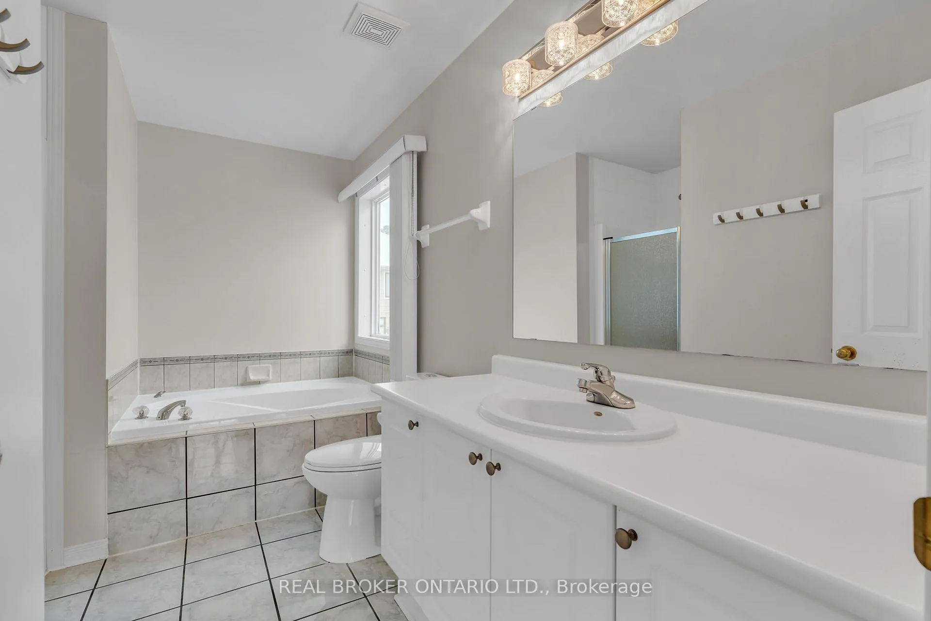 Photo 14 of 1133 Clyde Avenue, Ottawa, Central Park — HOMEH