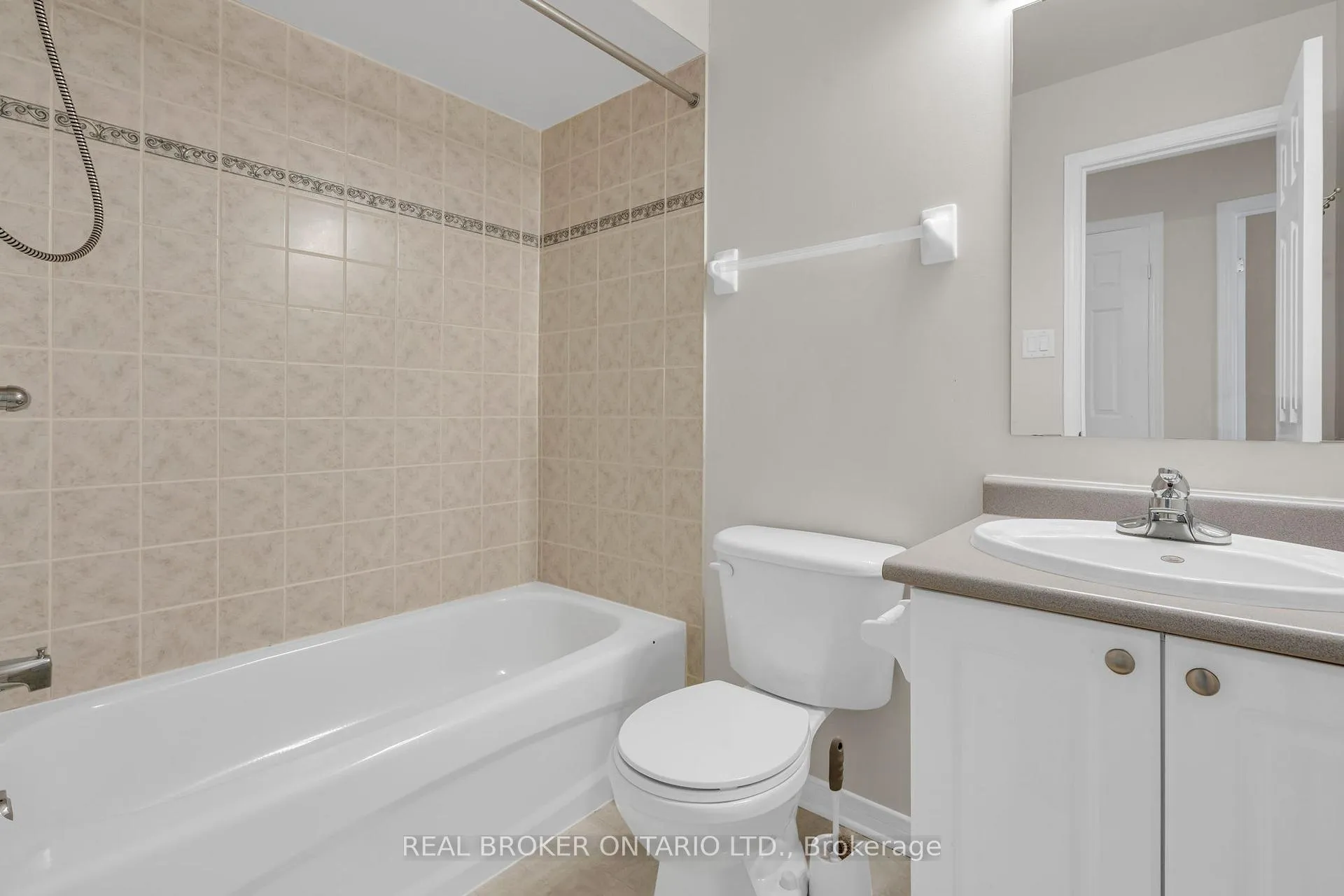 Photo 18 of 1133 Clyde Avenue, Ottawa, Central Park — HOMEH