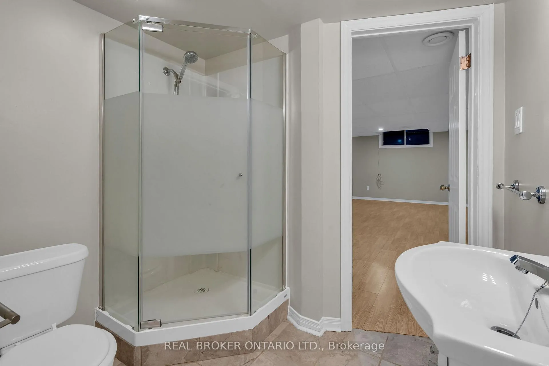 Photo 21 of 1133 Clyde Avenue, Ottawa, Central Park — HOMEH