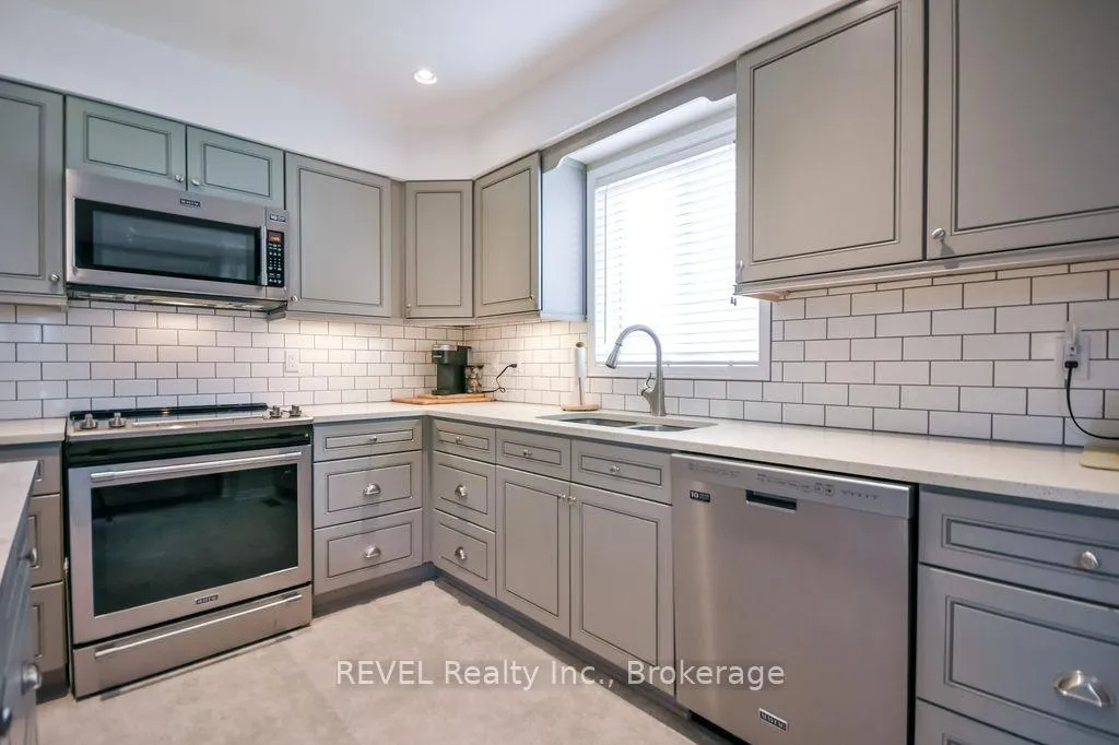Photo 8 of 179 Luckport Crescent, Midland — HOMEH