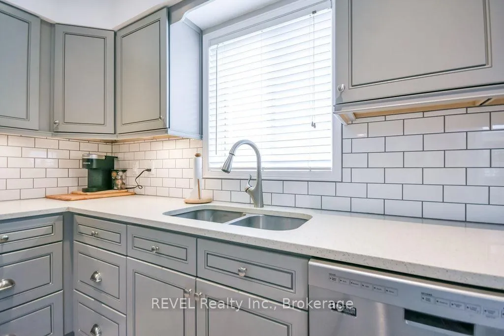 Photo 10 of 179 Luckport Crescent, Midland — HOMEH