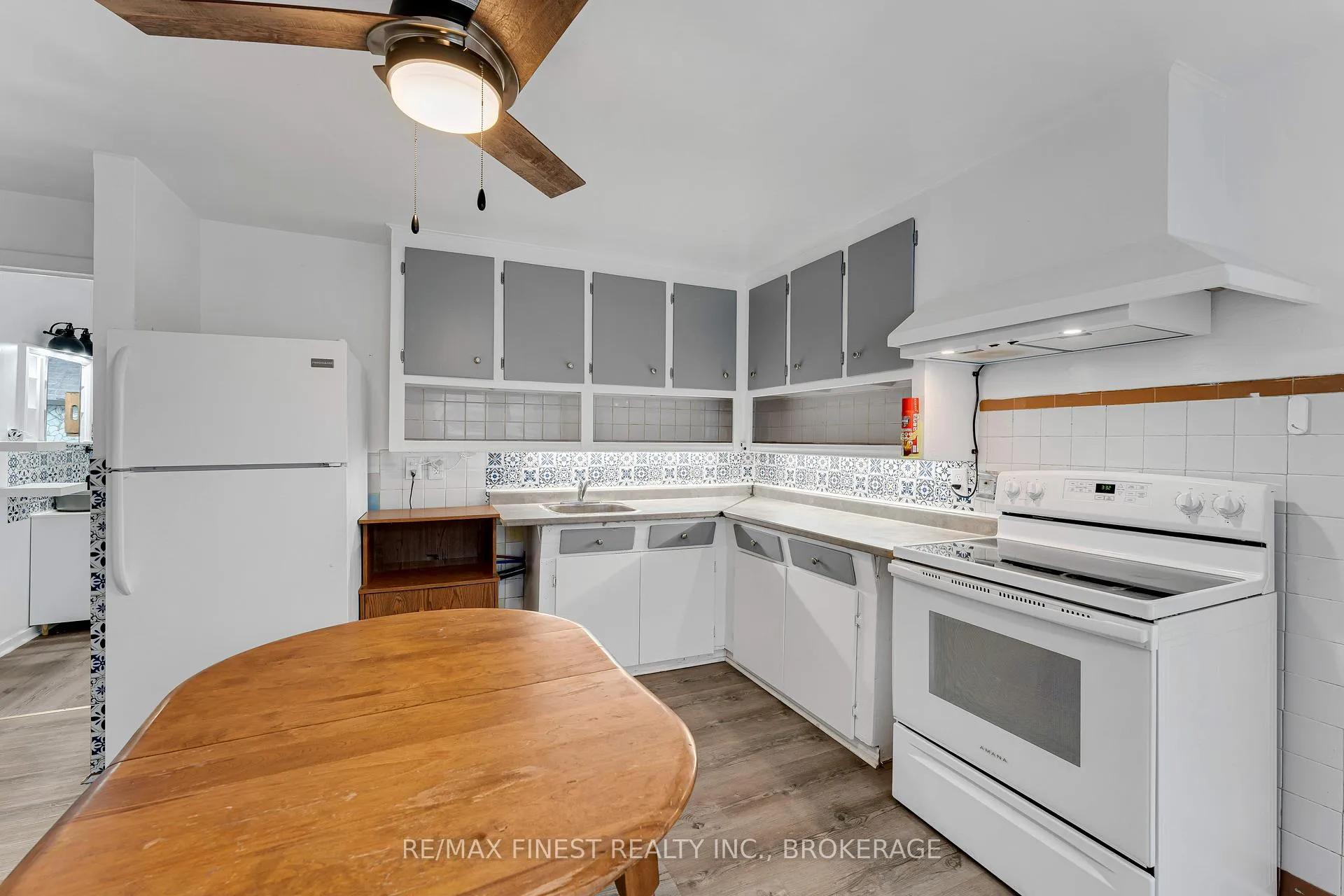 Photo 8 of 81 Weller Avenue, Kingston, Rideau — HOMEH