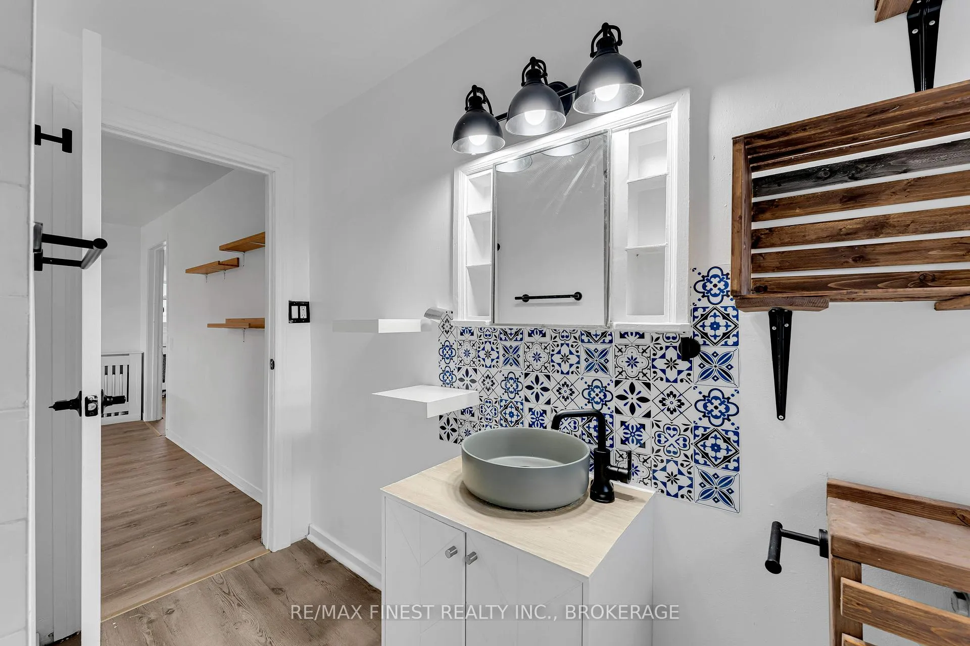 Photo 10 of 81 Weller Avenue, Kingston, Rideau — HOMEH