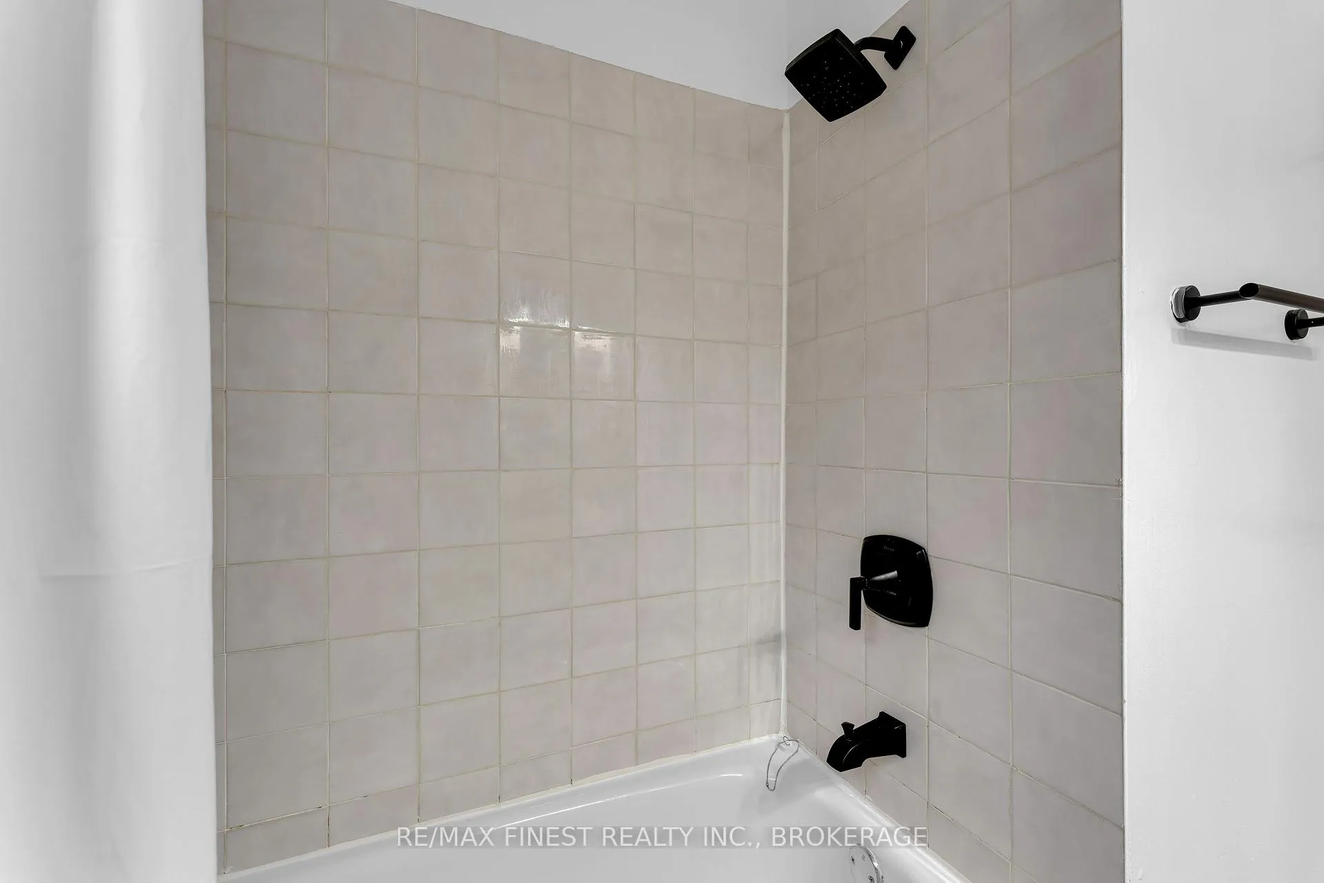 Photo 11 of 81 Weller Avenue, Kingston, Rideau — HOMEH