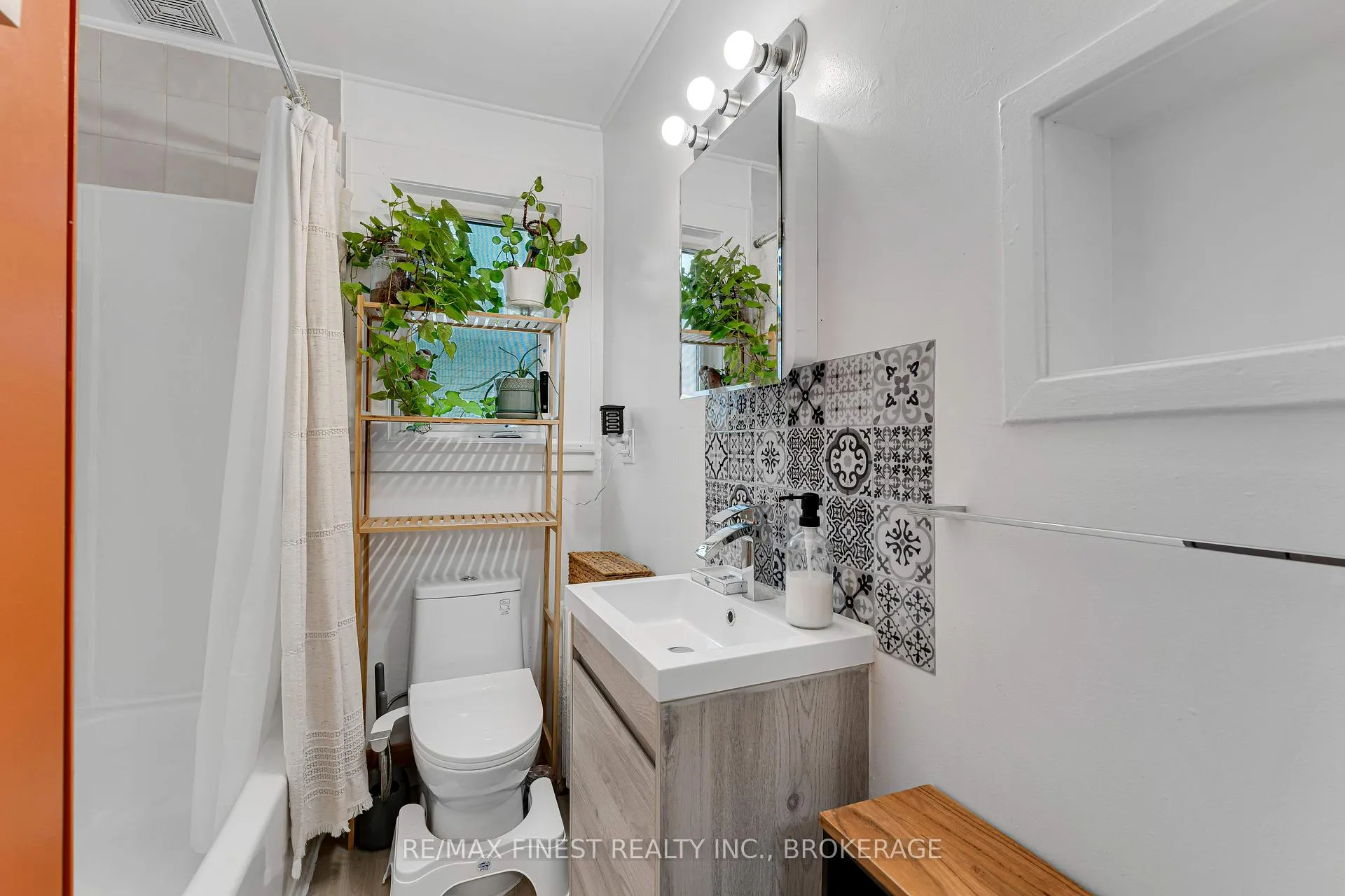 Photo 32 of 81 Weller Avenue, Kingston, Rideau — HOMEH