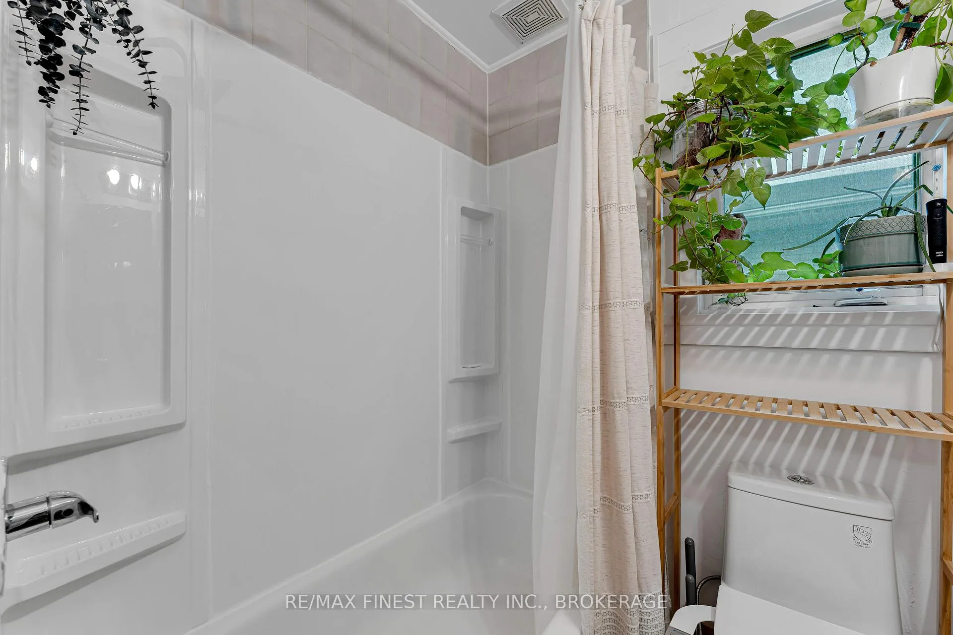 Photo 33 of 81 Weller Avenue, Kingston, Rideau — HOMEH