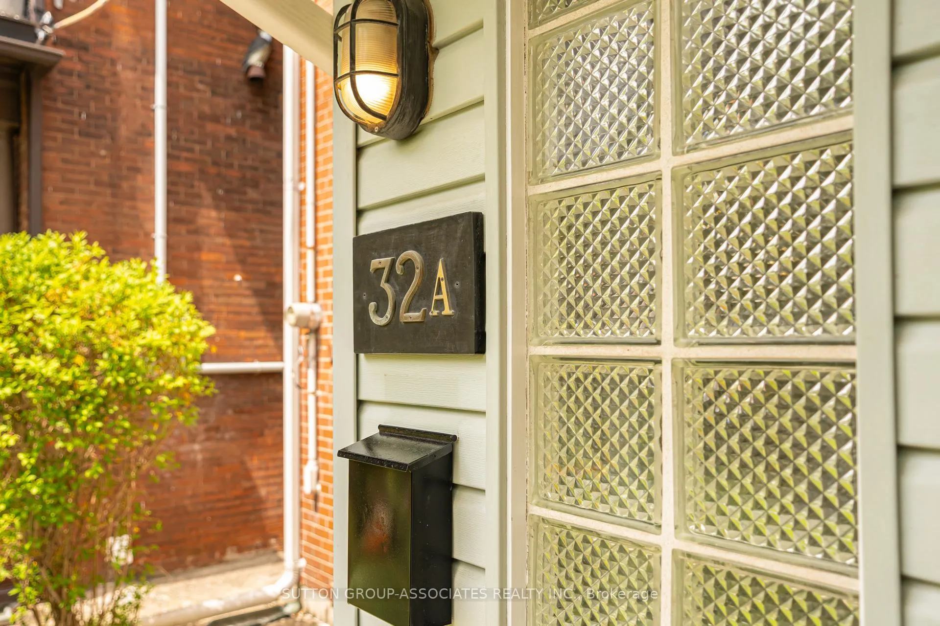 Photo 4 of 32A Vermont Avenue, Toronto, The Annex — HOMEH
