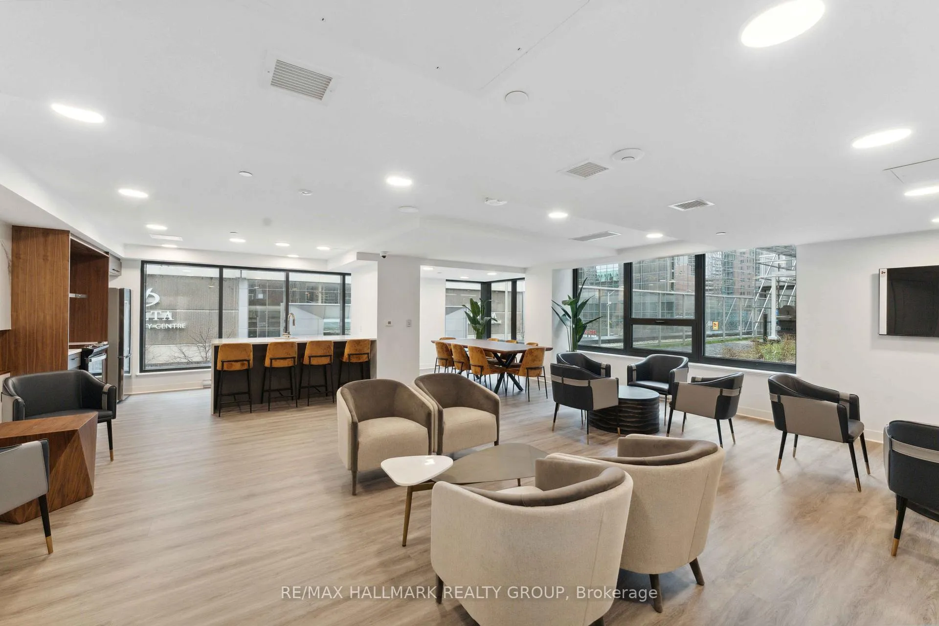 Photo 13 of Unit 1502, 340 Queen Street, Ottawa, Ottawa Centre — HOMEH