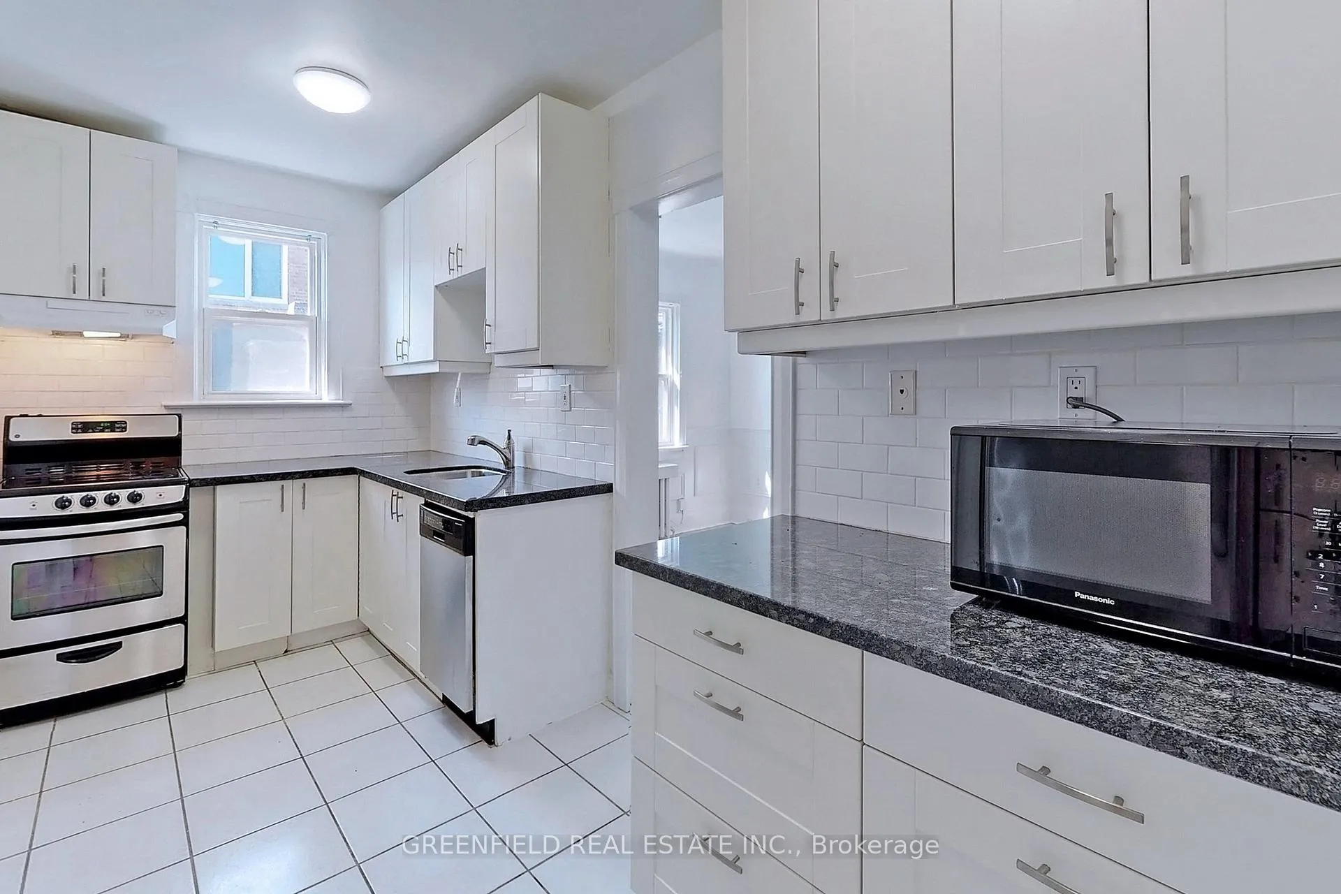 Photo 2 of Unit Upper, 1747 Bayview Avenue, Toronto, Leaside — HOMEH