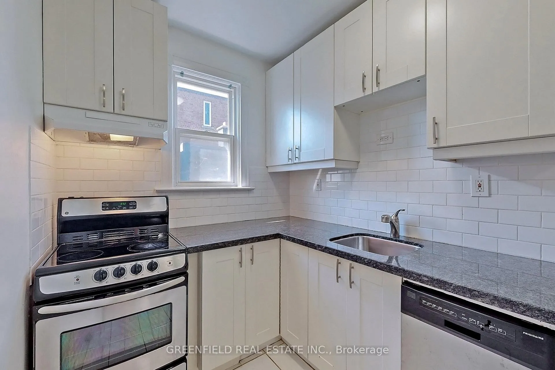 Photo 3 of Unit Upper, 1747 Bayview Avenue, Toronto, Leaside — HOMEH
