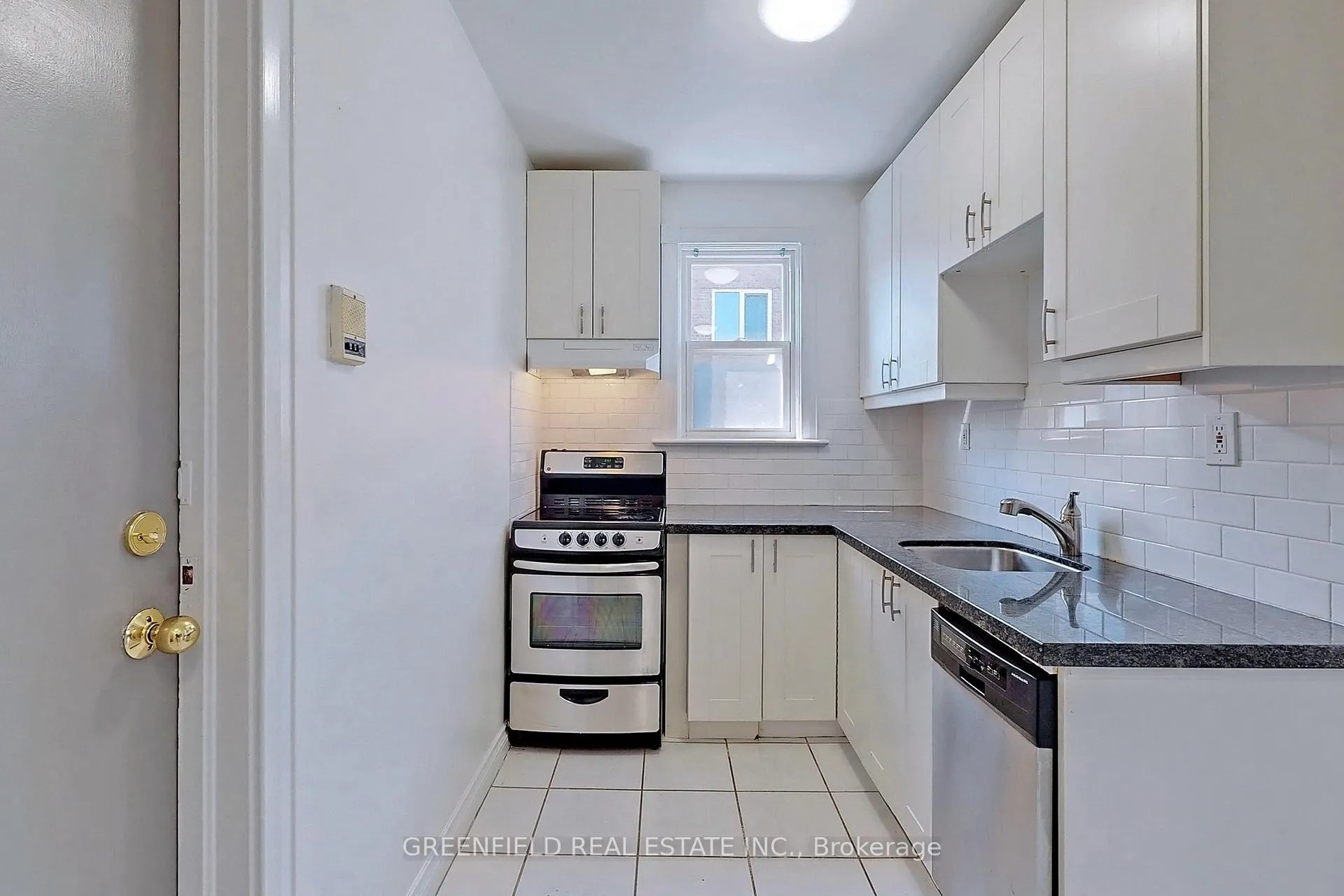 Photo 4 of Unit Upper, 1747 Bayview Avenue, Toronto, Leaside — HOMEH